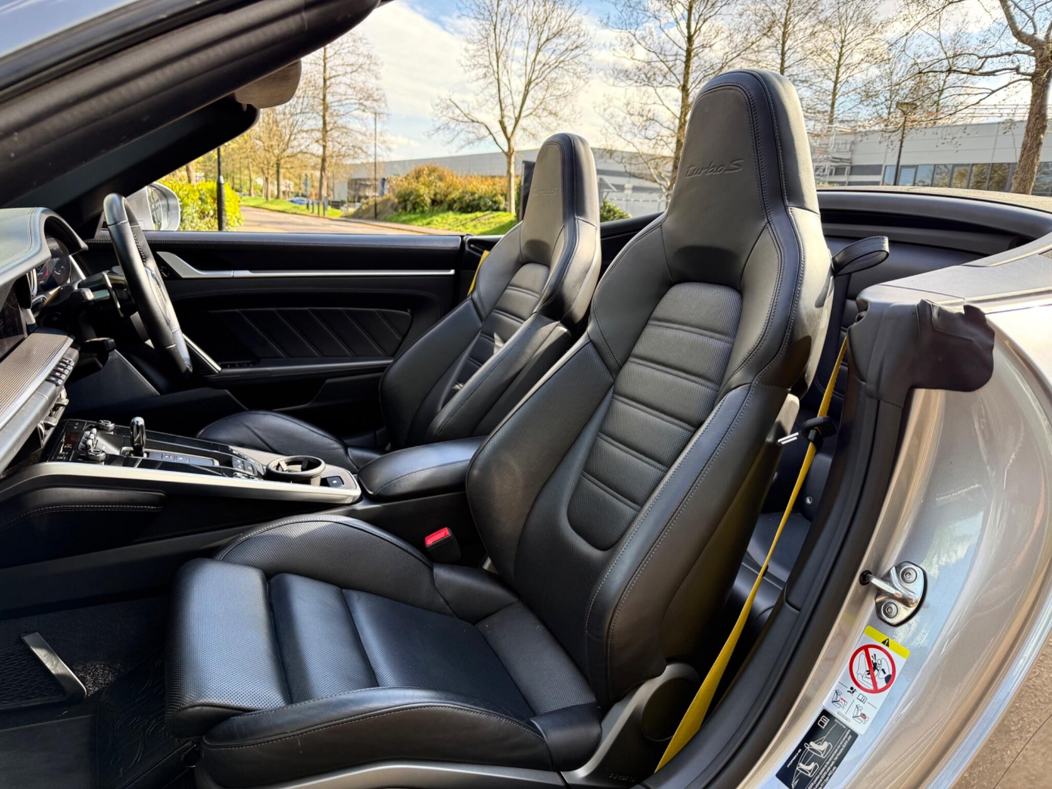Porsche 911 view 8