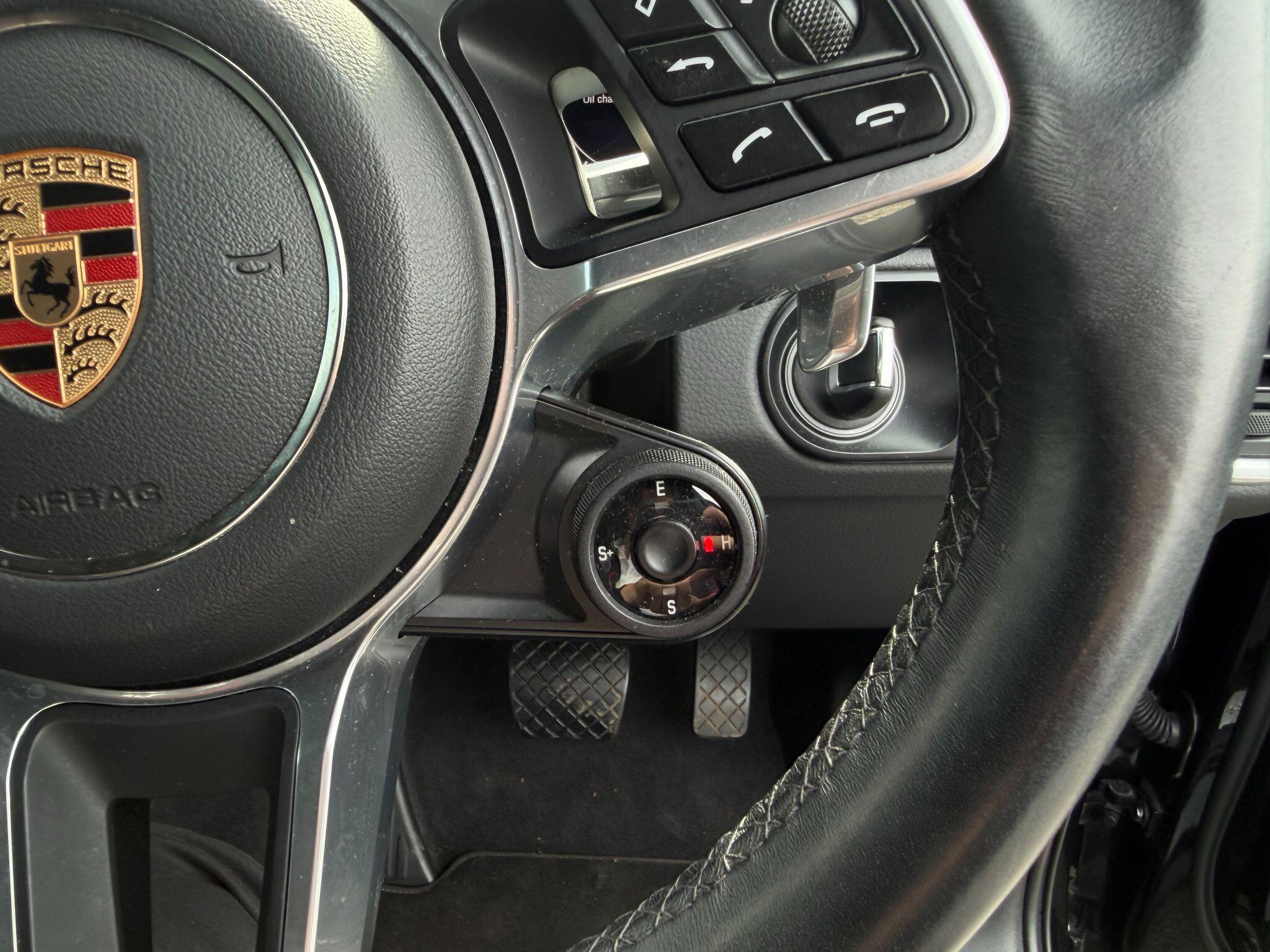 Porsche Cayenne view 52