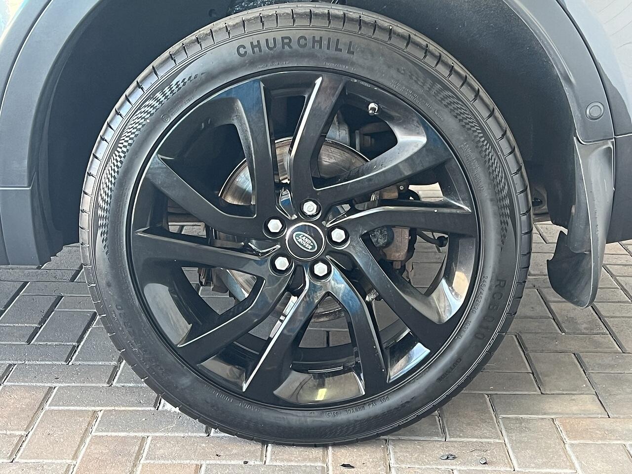 Land Rover Discovery Sport view 7