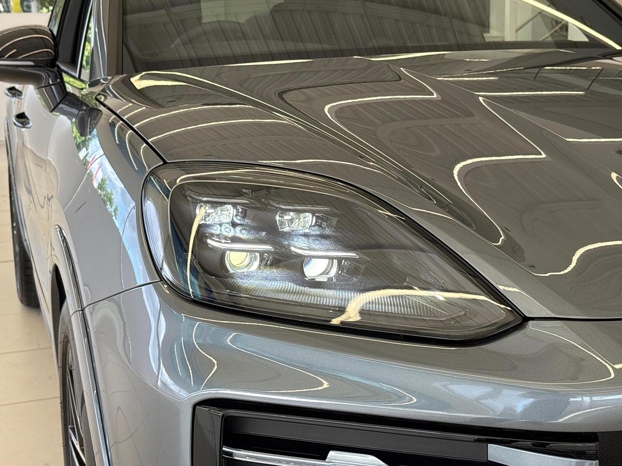 Porsche Cayenne view 21