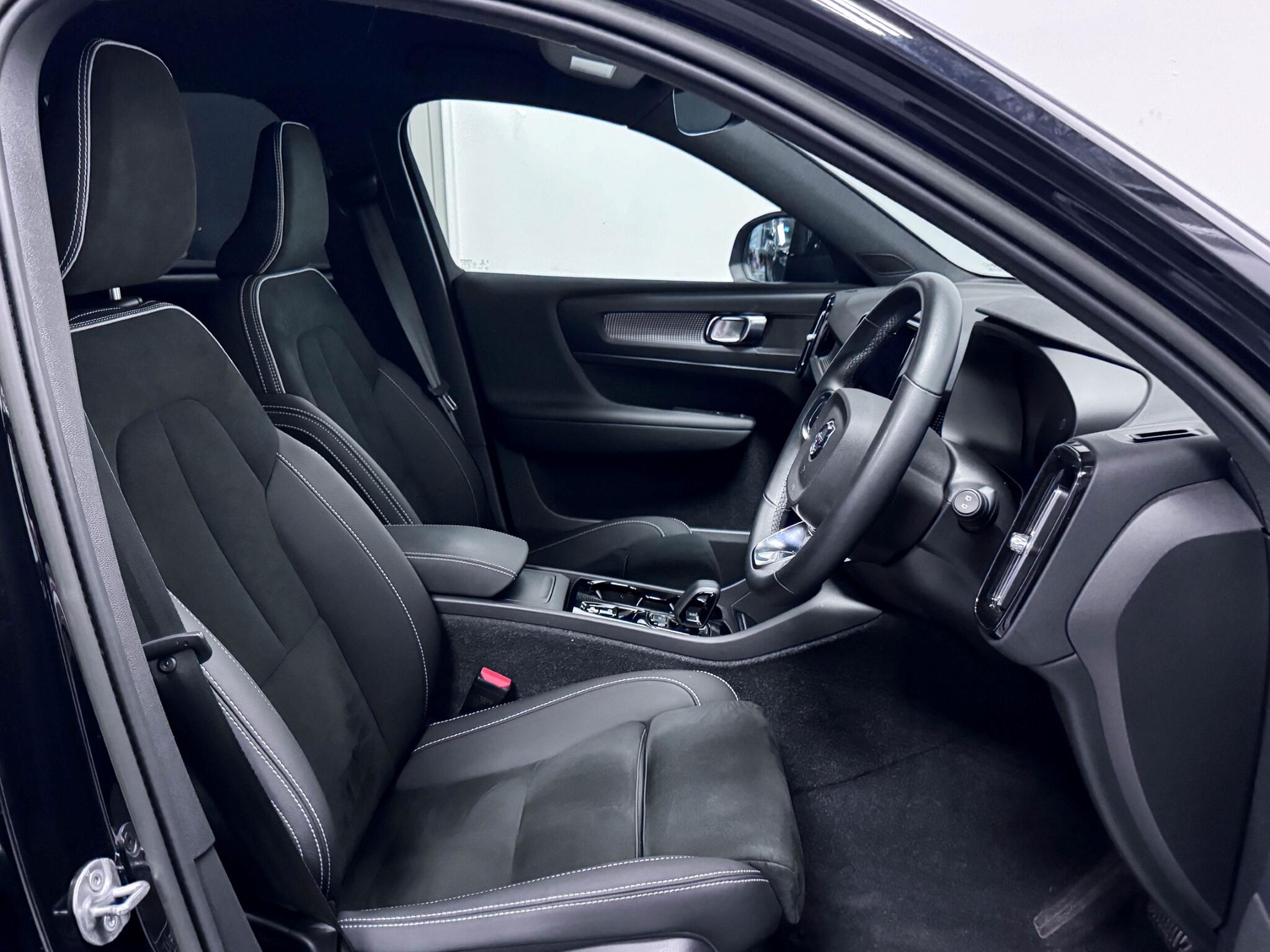 Volvo XC40 view 27