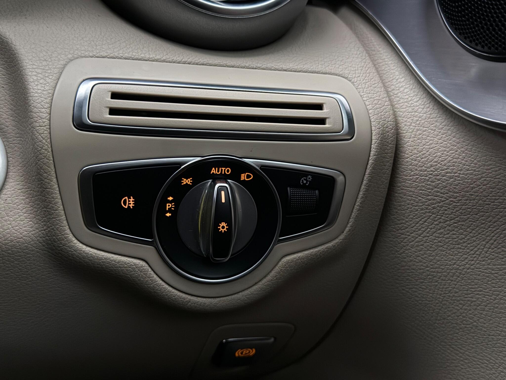 Mercedes-Benz C-Class view 20