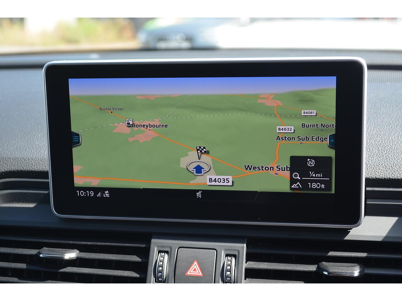 Audi SQ5 view 16