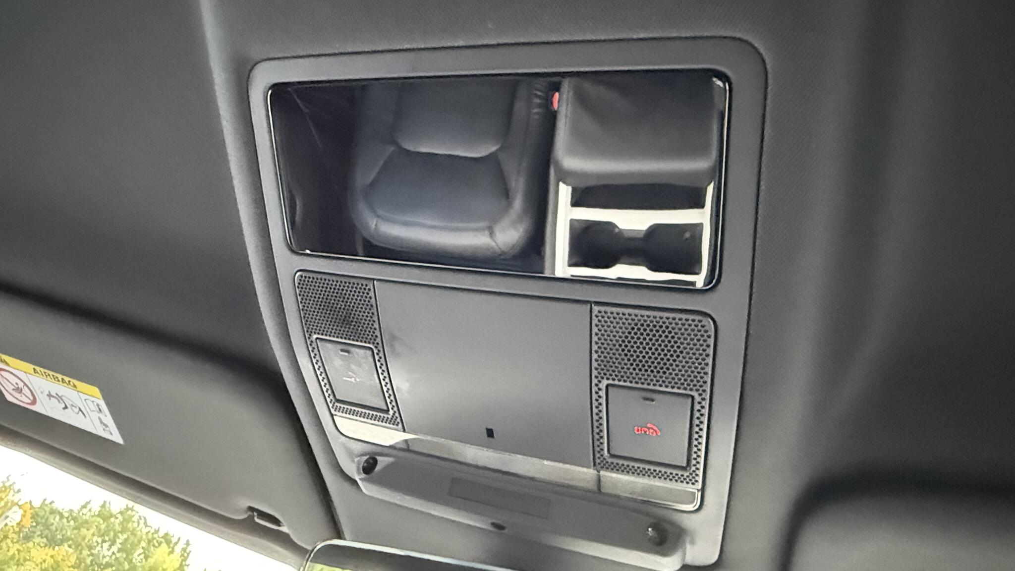 Land Rover Defender view 33