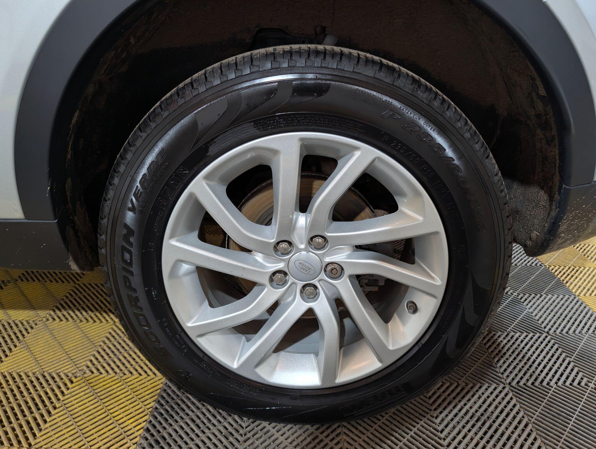 Land Rover Discovery Sport view 64