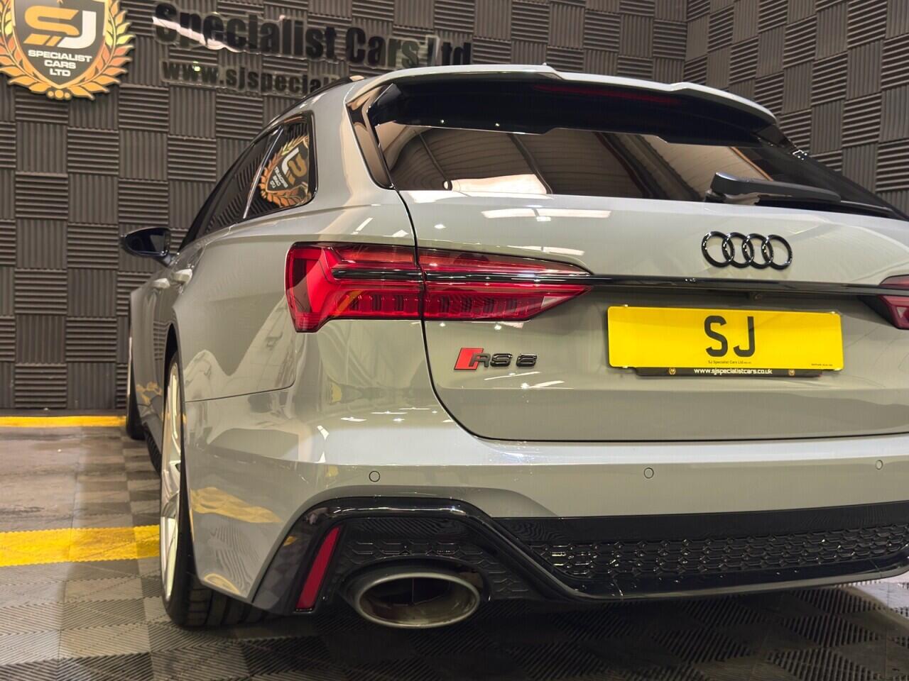 Audi RS6 Avant view 31