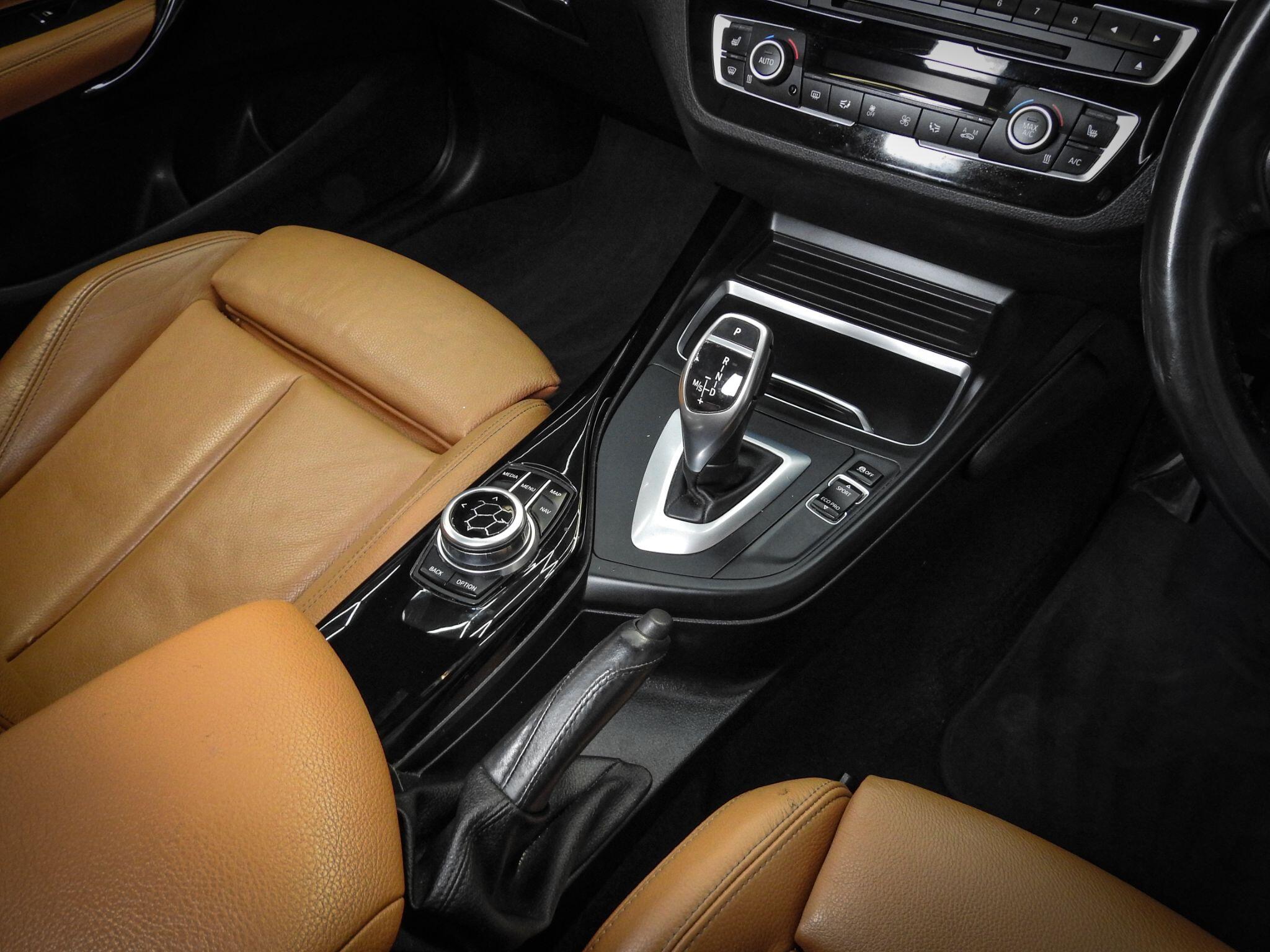 BMW 1 Series view 32
