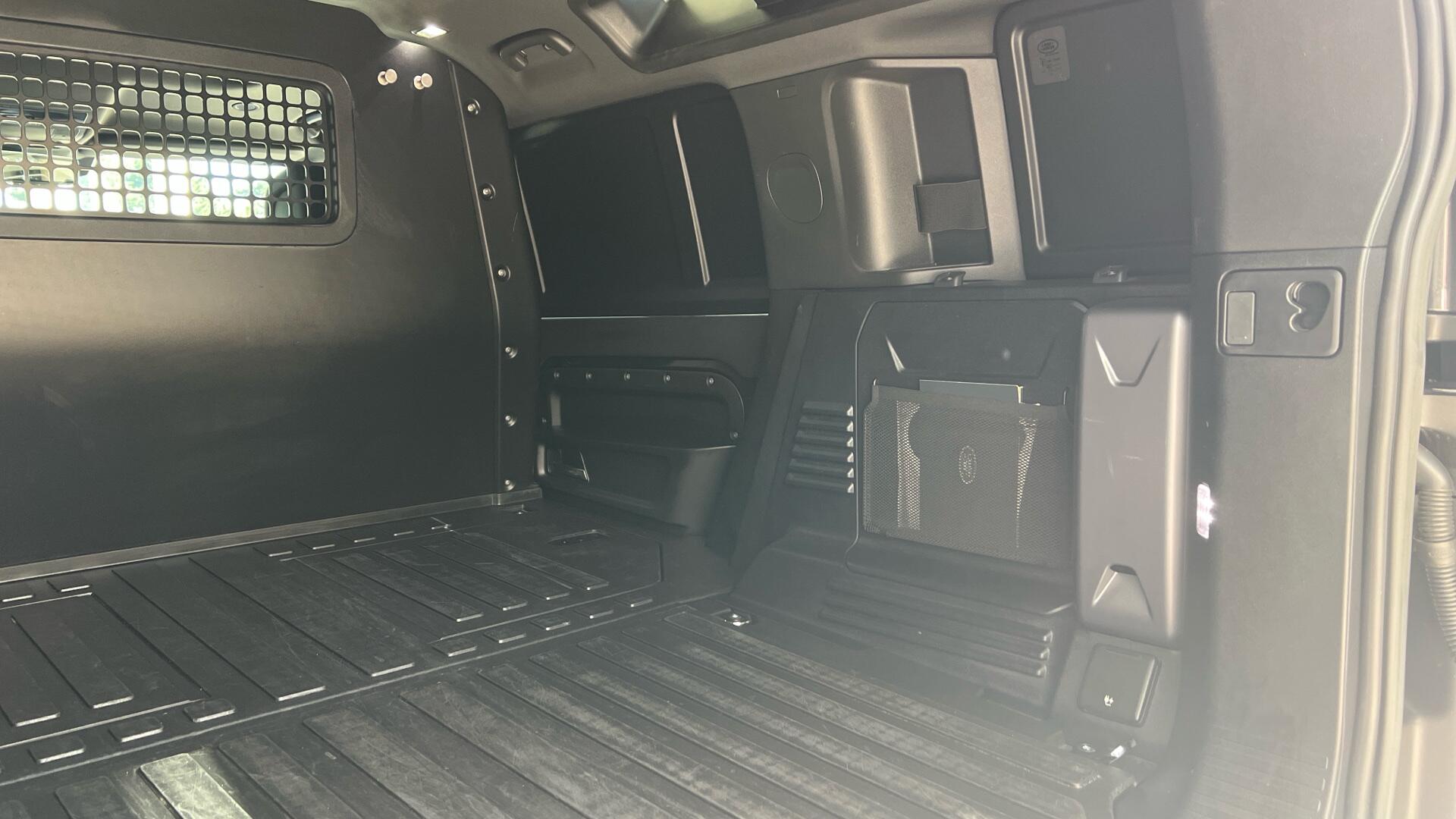 Land Rover Defender view 37