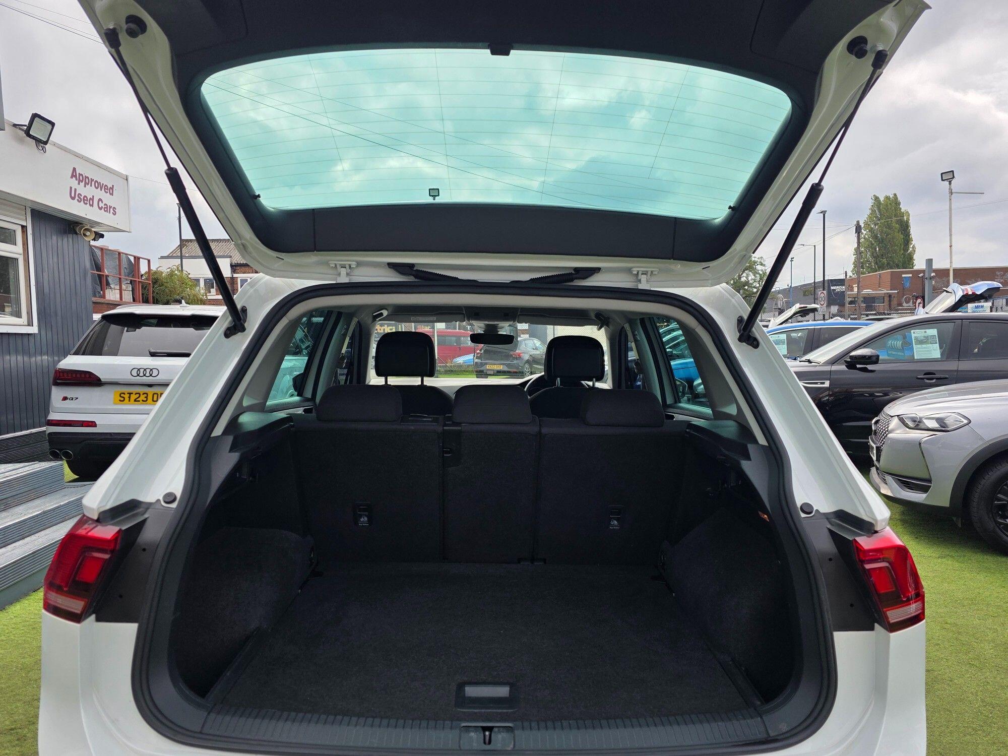 Volkswagen Tiguan view 14
