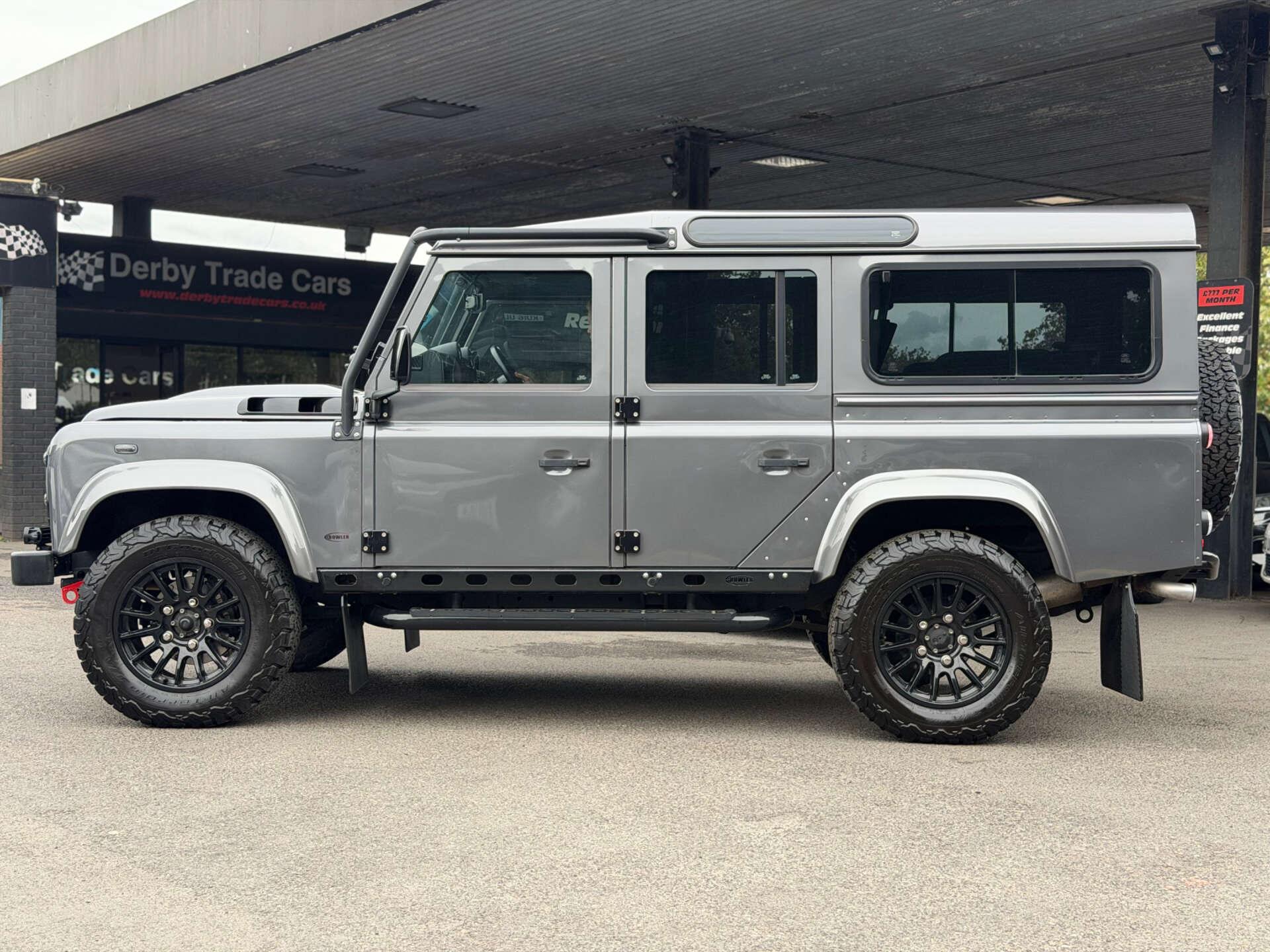 Land Rover Defender 110 view 9