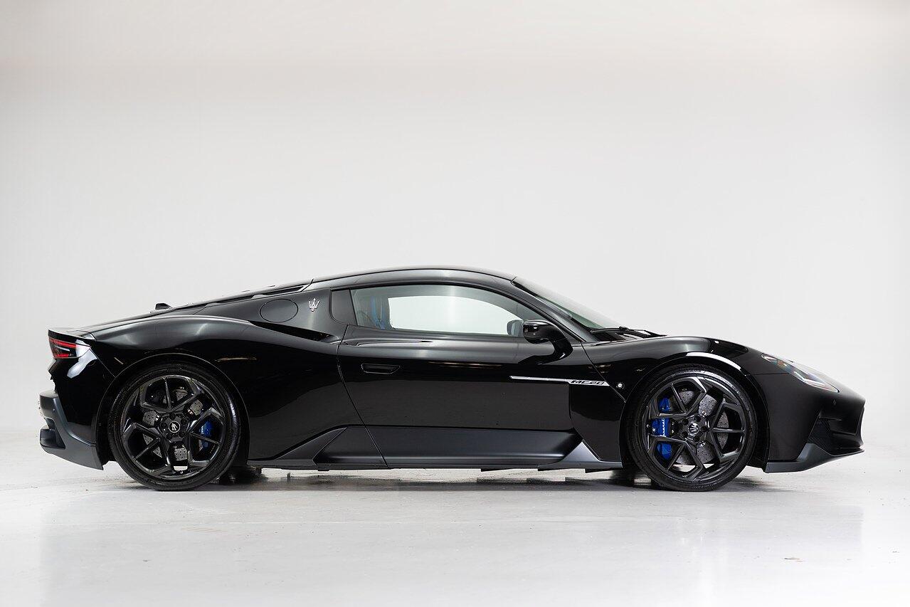 Maserati MC20 view 7