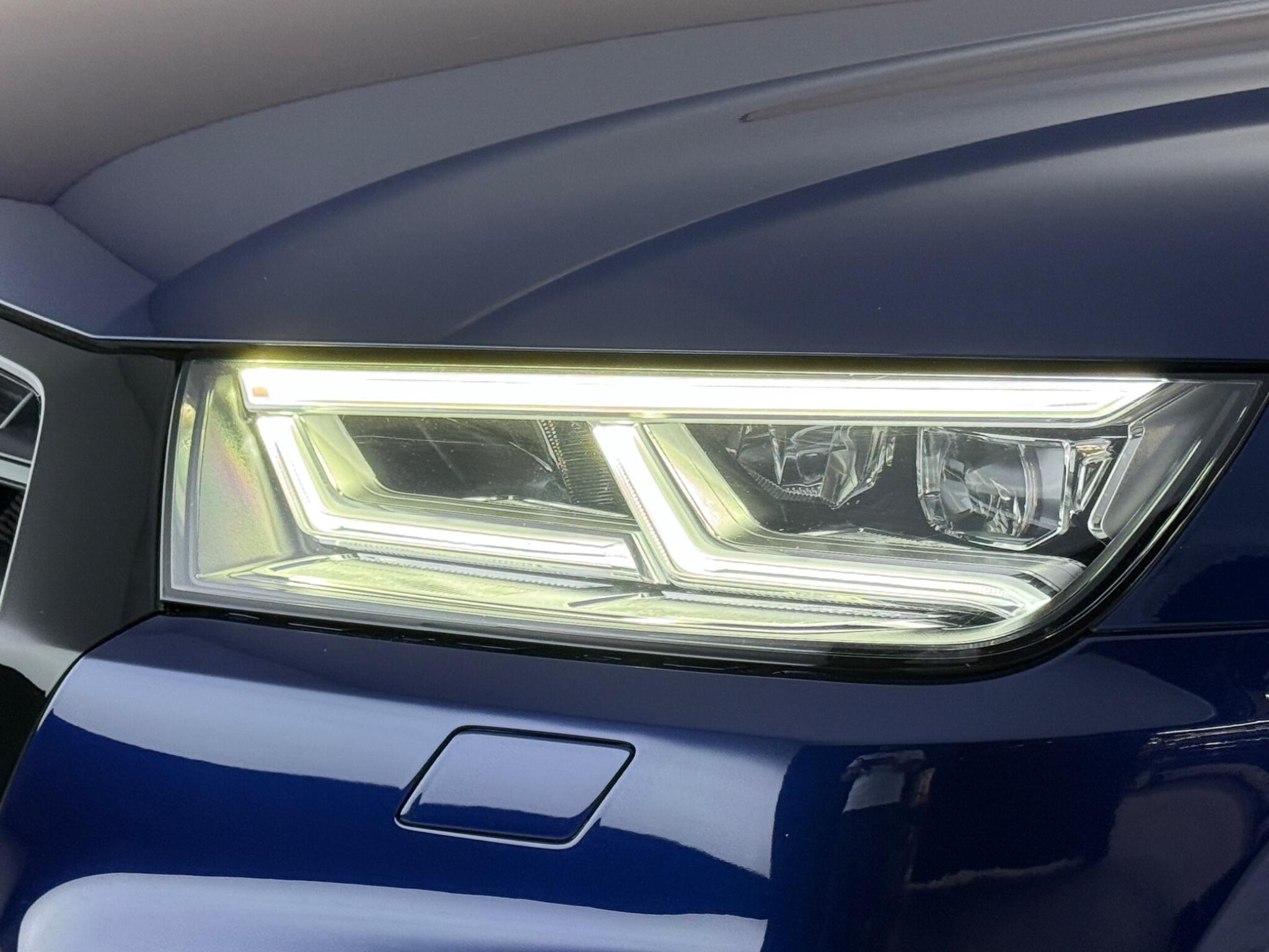 Audi Q5 view 11