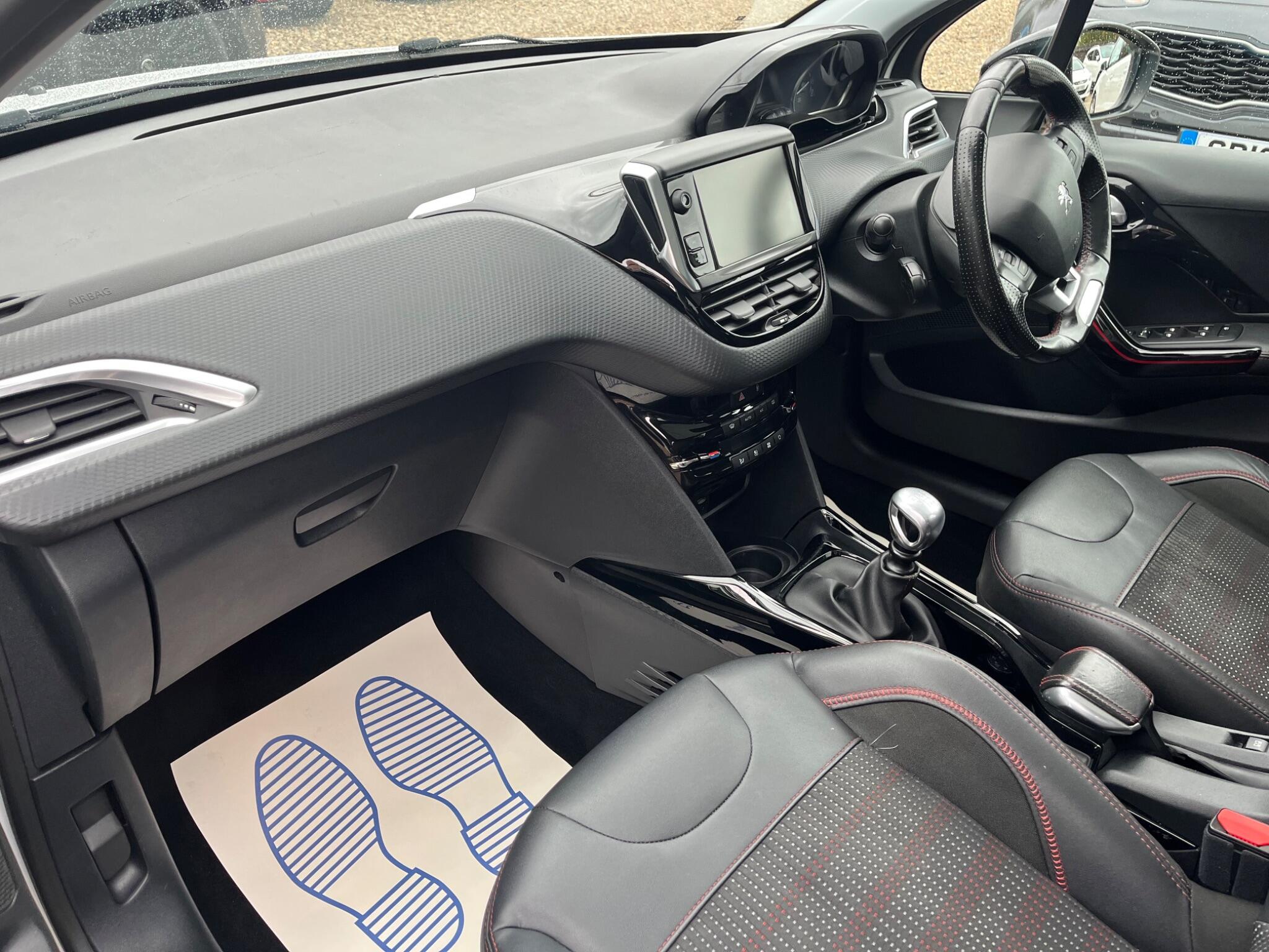 Peugeot 2008 view 11