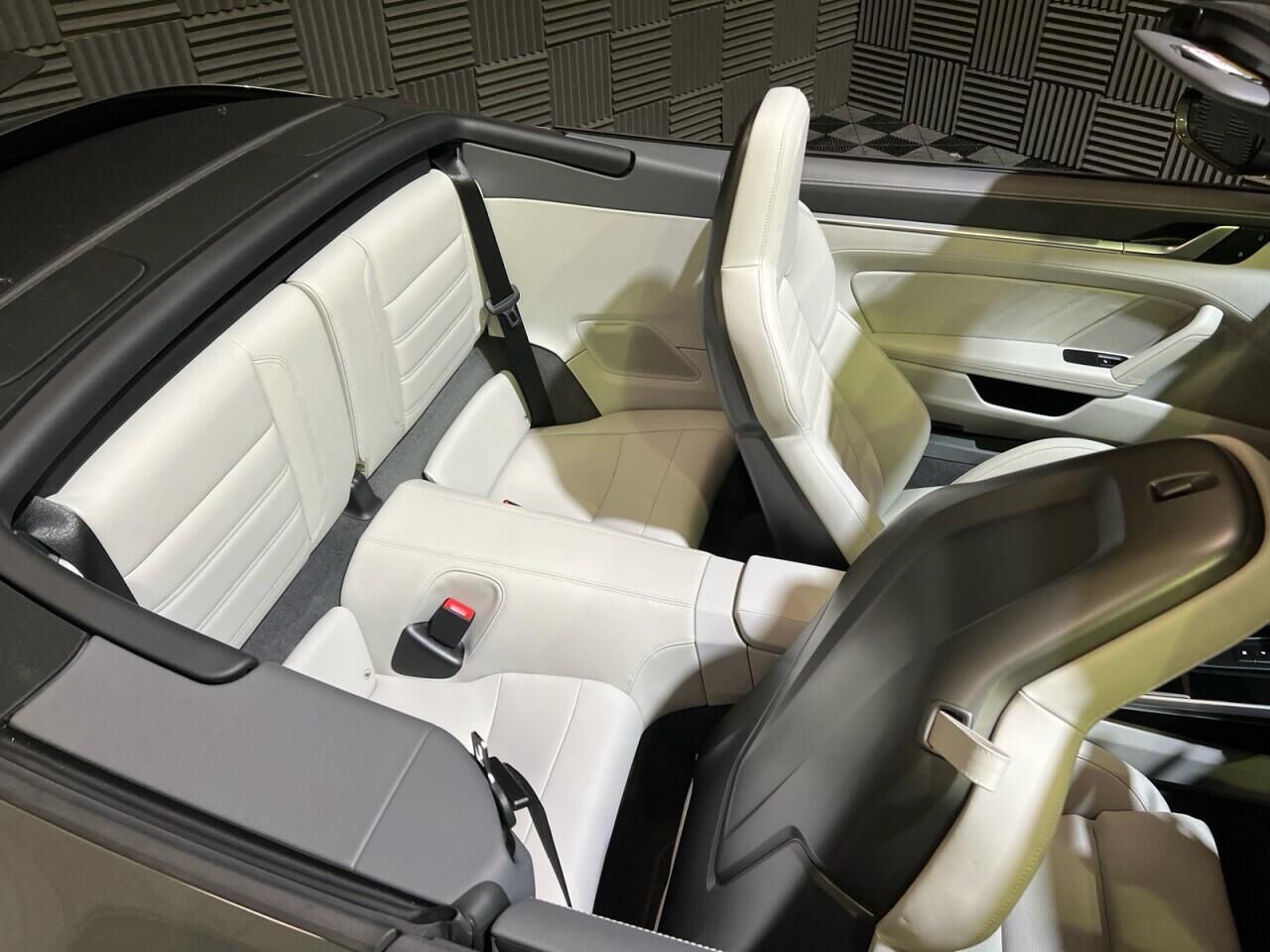 Porsche 911 view 9