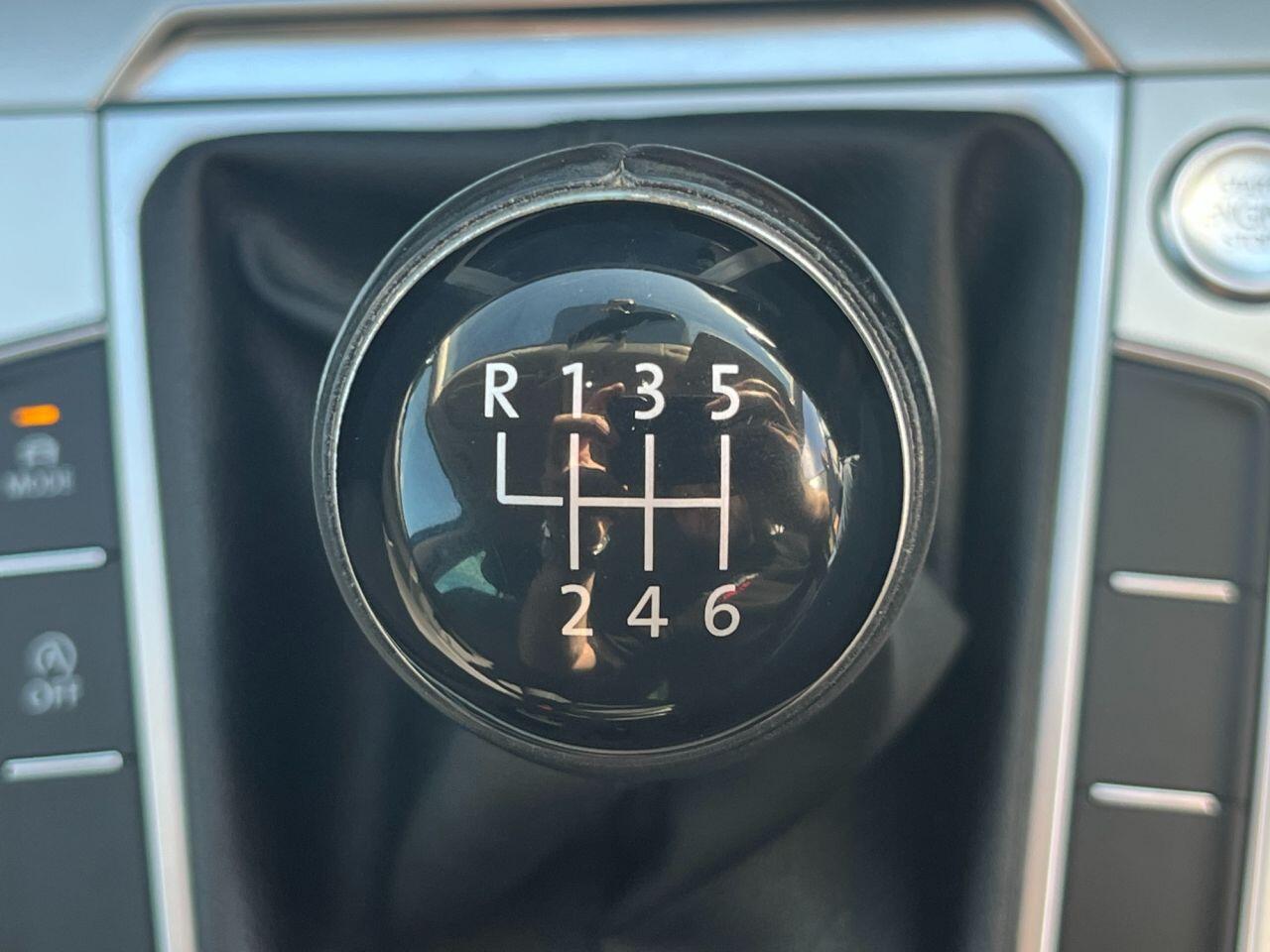 Volkswagen Passat view 17