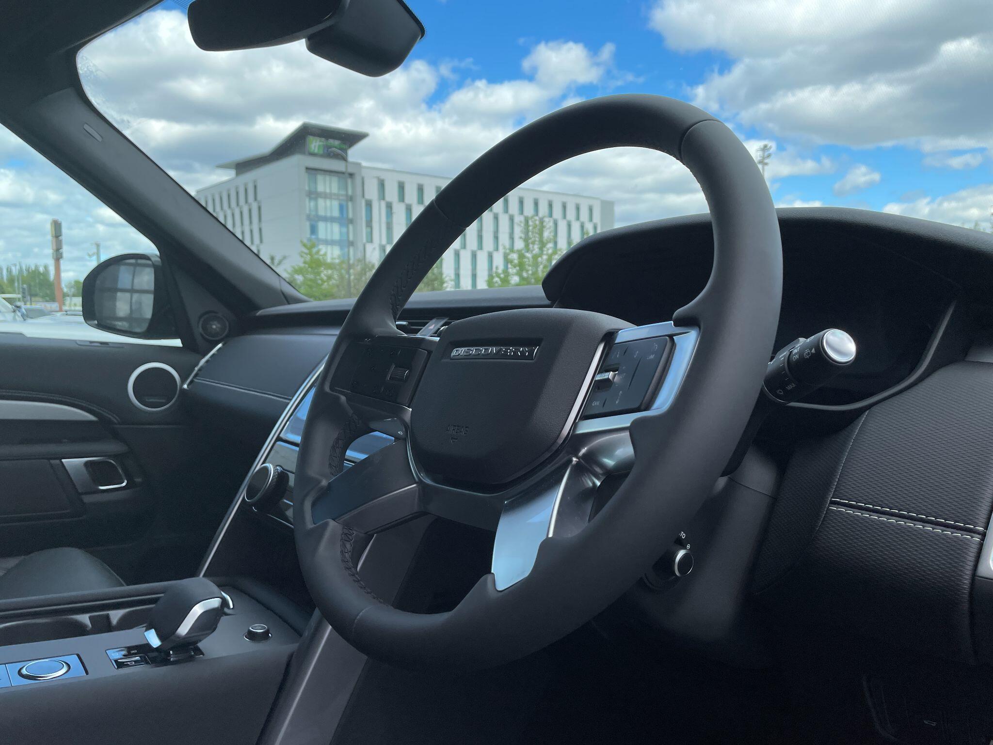 Land Rover Discovery view 11