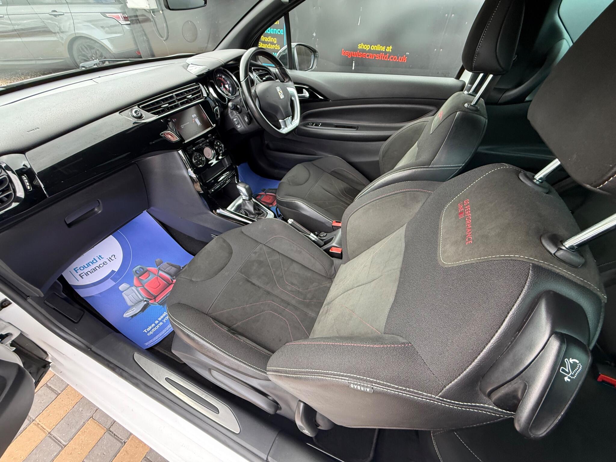 DS Automobiles DS 3 view 22