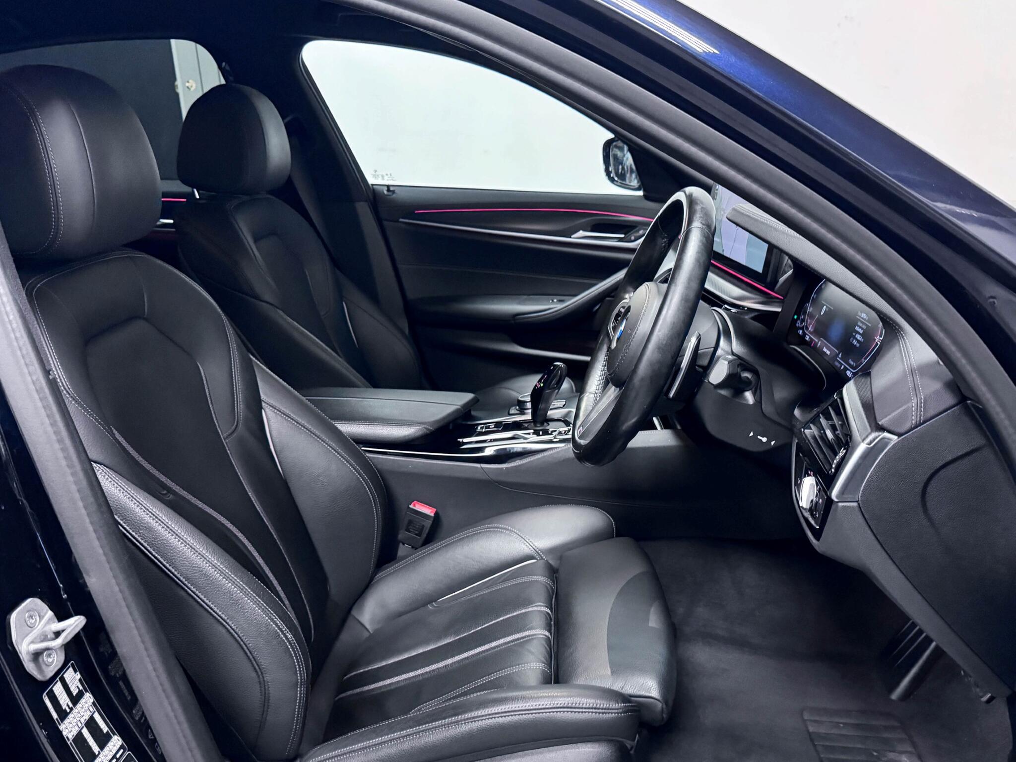 BMW 5 Series view 26