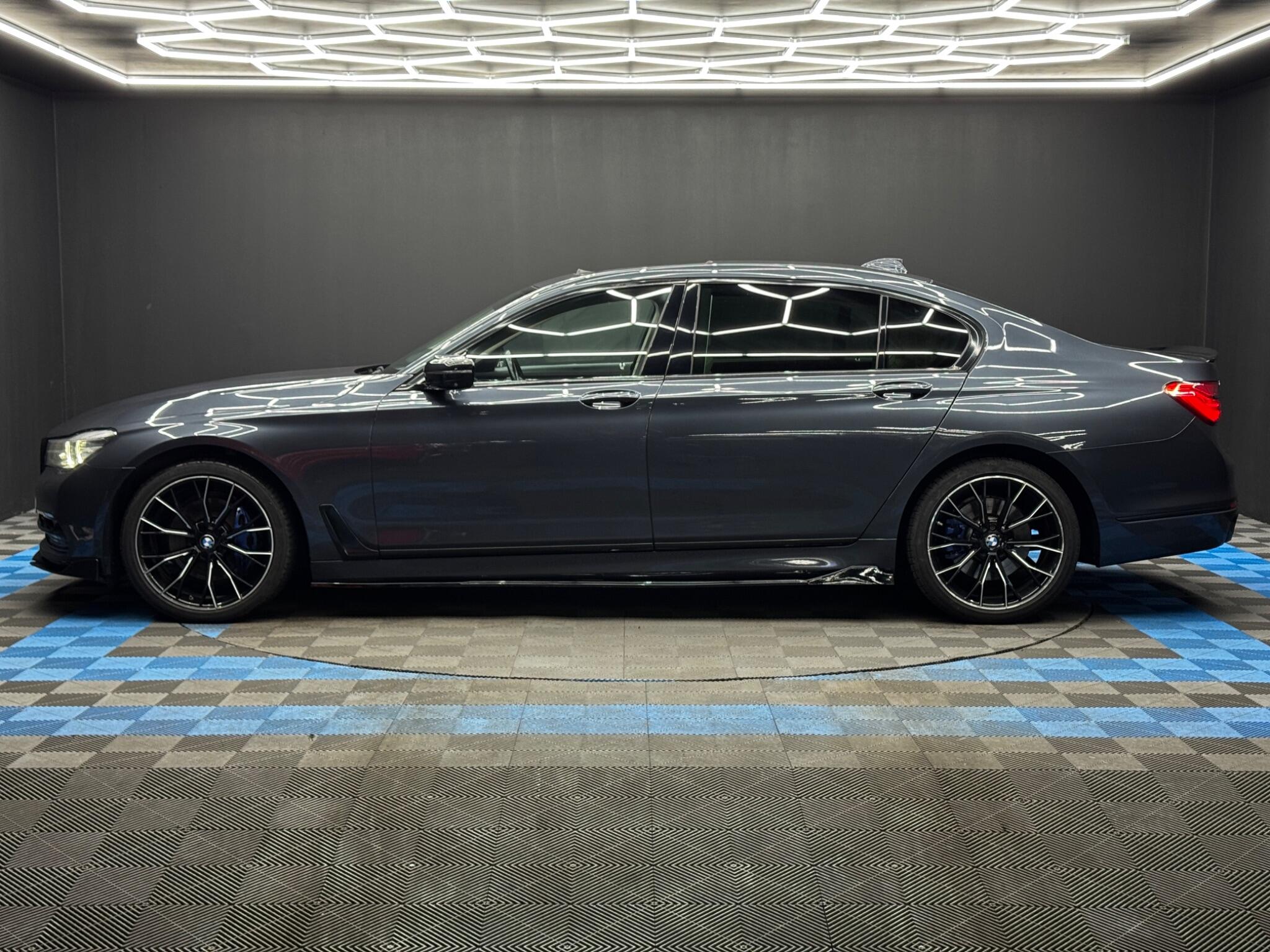 BMW 7 Series view 8