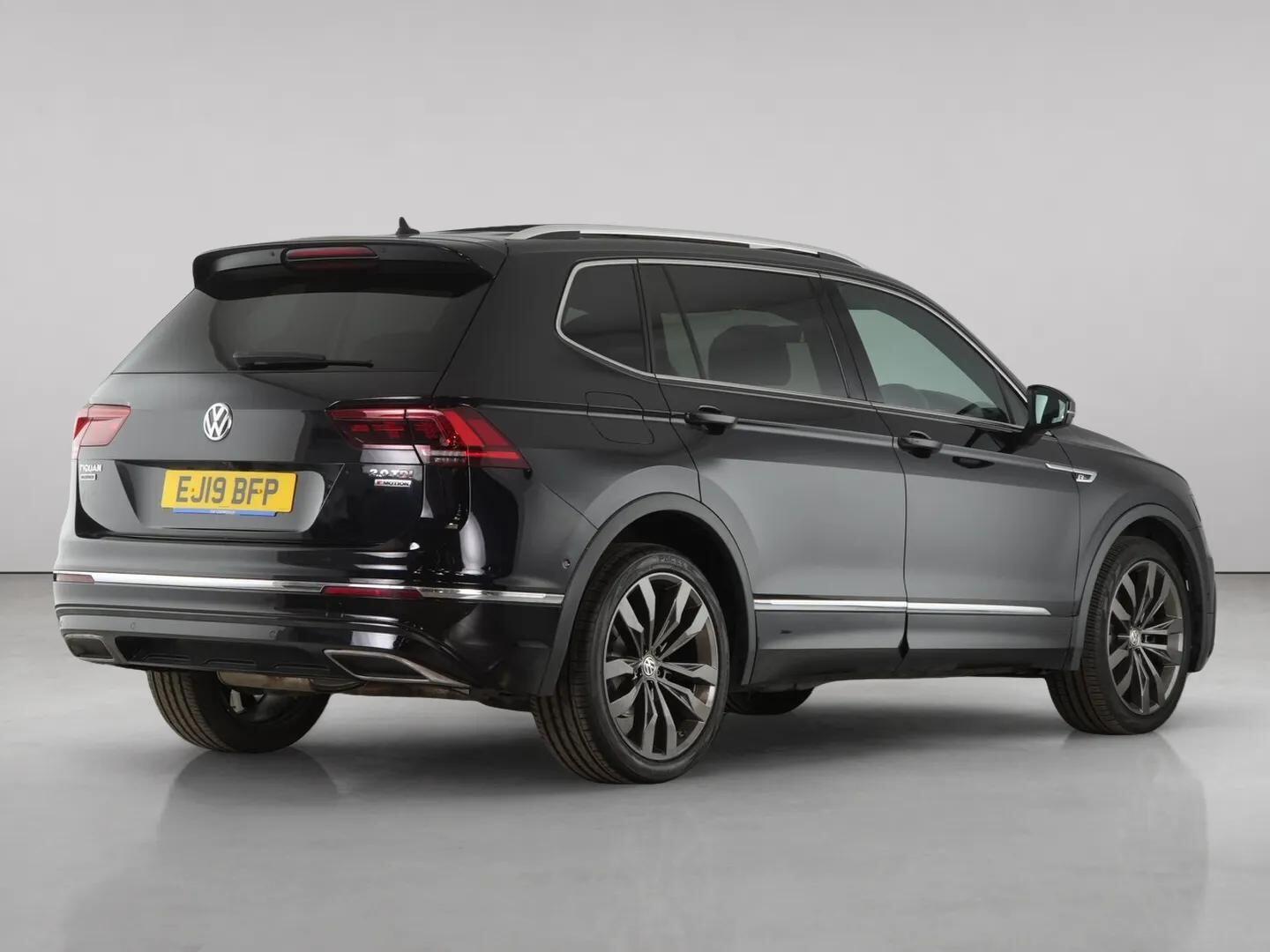 Volkswagen Tiguan Allspace view 12