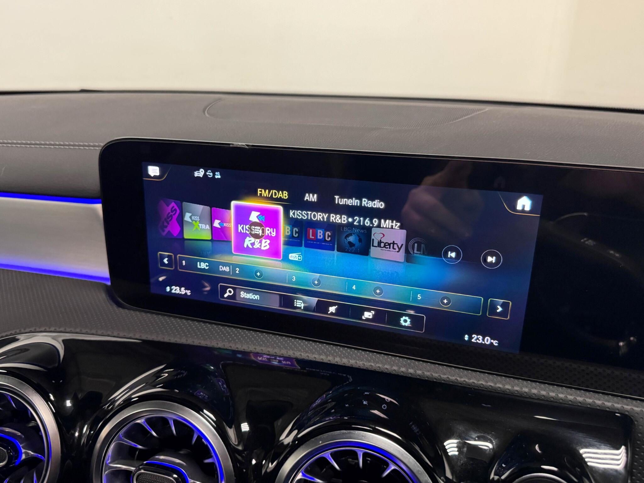 Mercedes-Benz Cla view 40