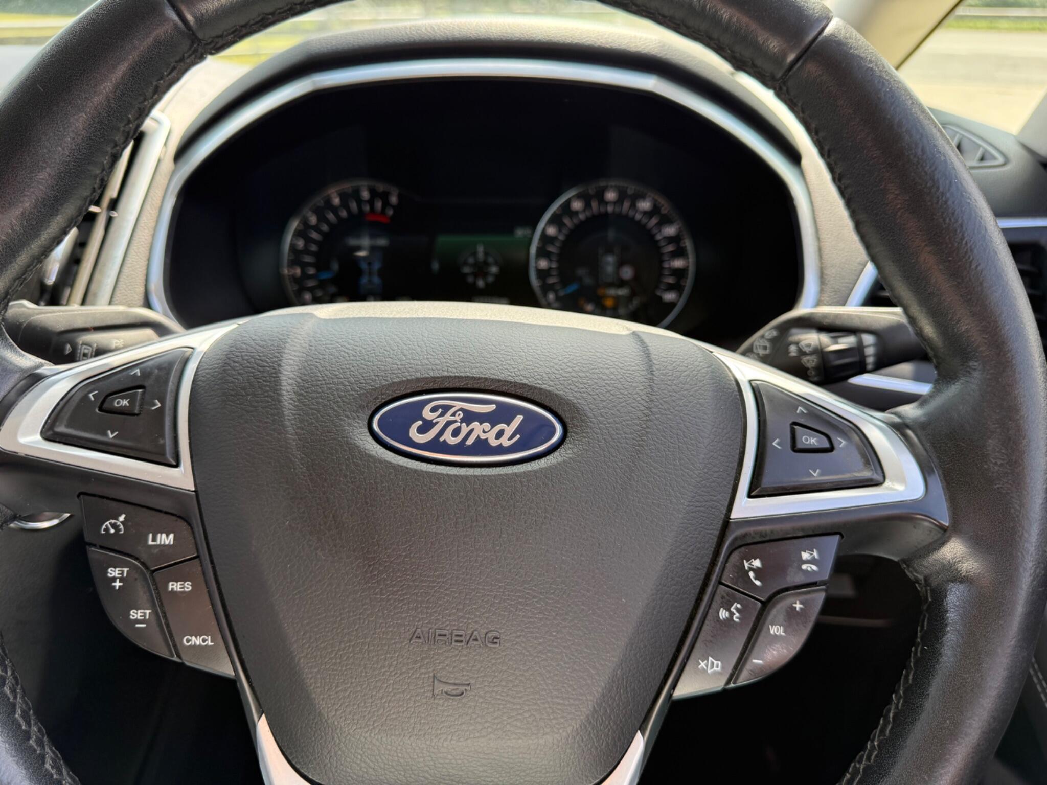 Ford S-Max 2.0 TDCi Titanium Euro 6 (s/s) 5dr — photo 48 of 102