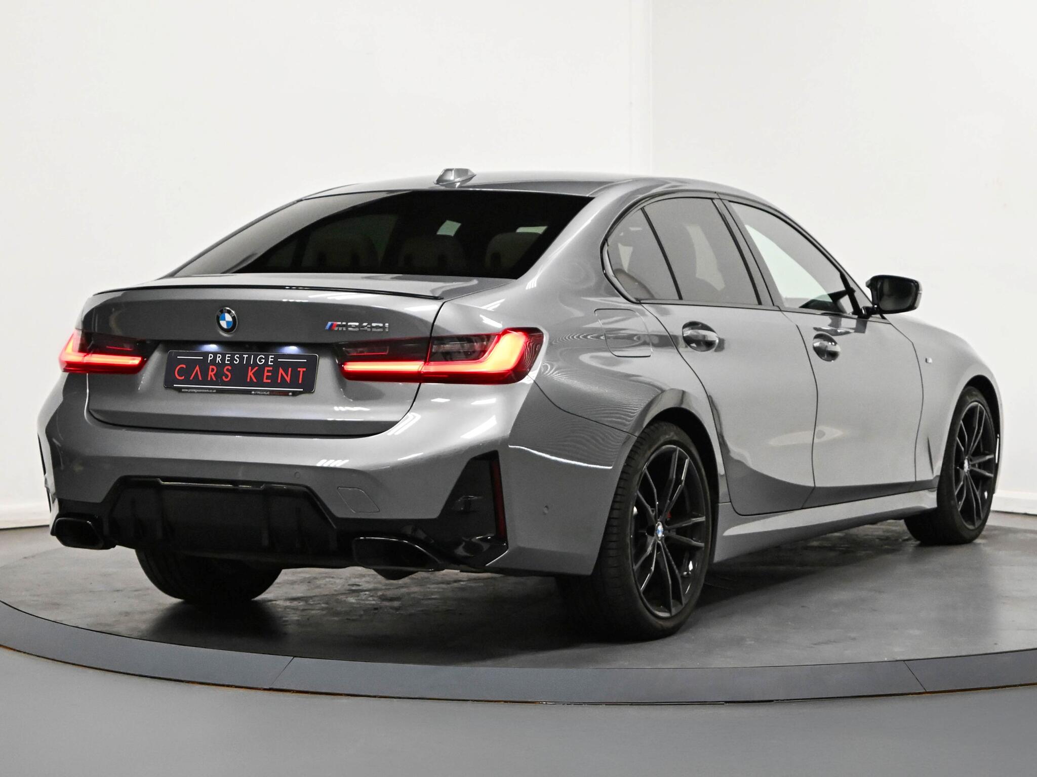 BMW 3 Series view 19