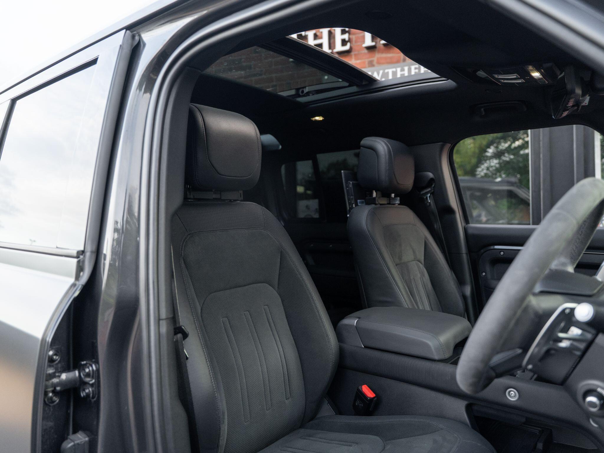 Land Rover Defender view 43
