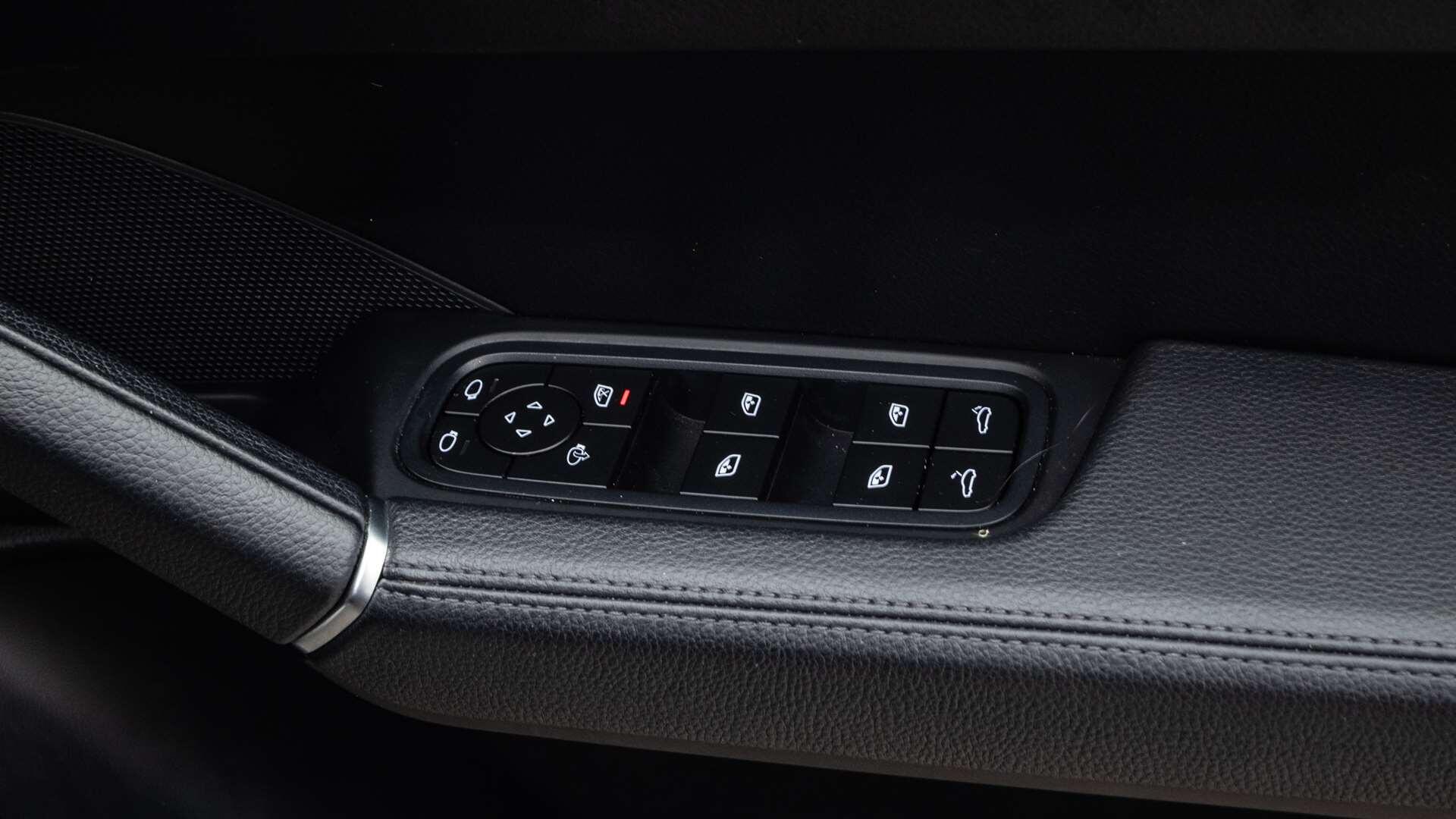 Porsche Cayenne view 26