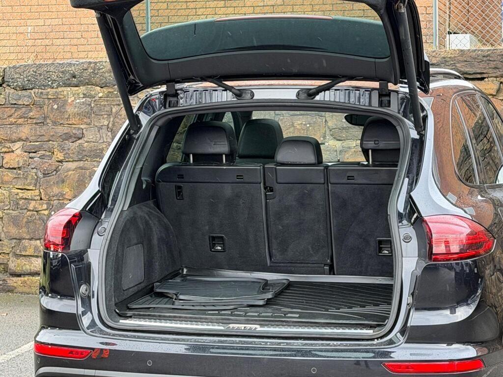 Porsche Cayenne view 22
