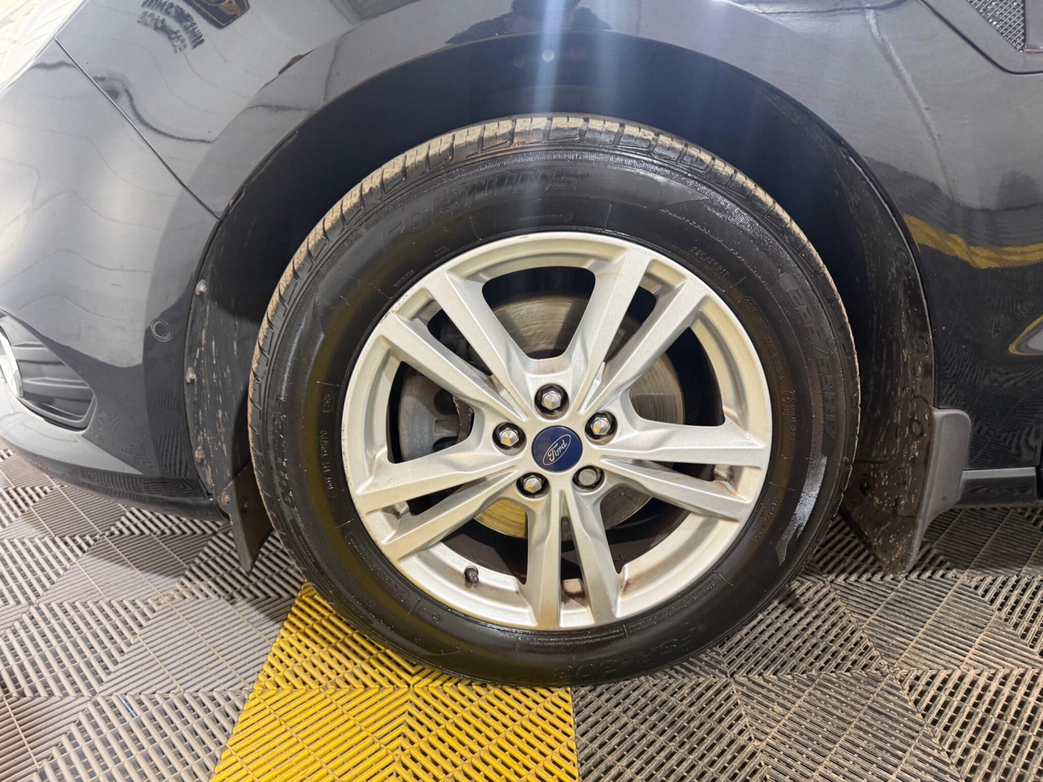 Ford S-Max view 45