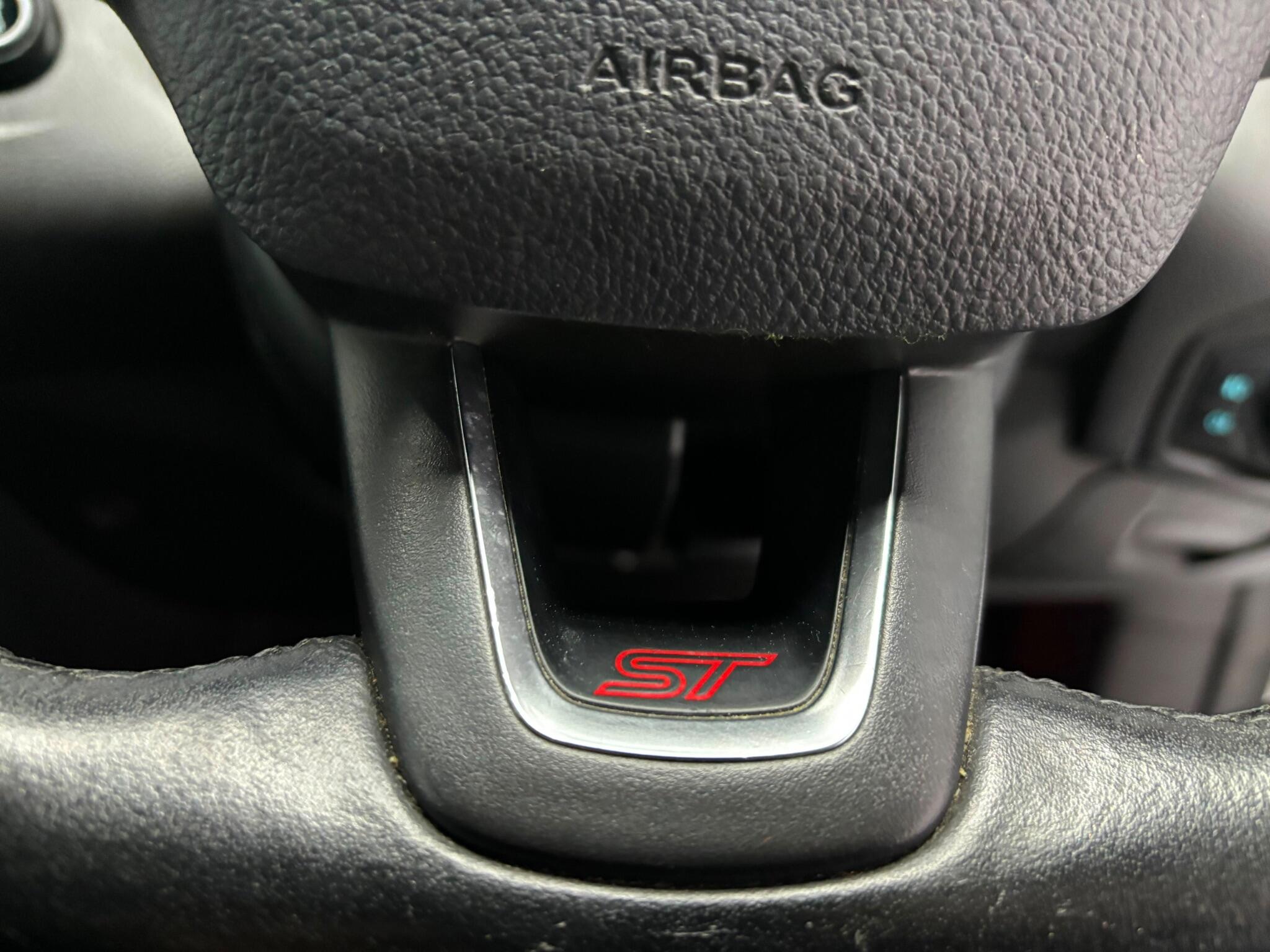 Ford Focus view 28