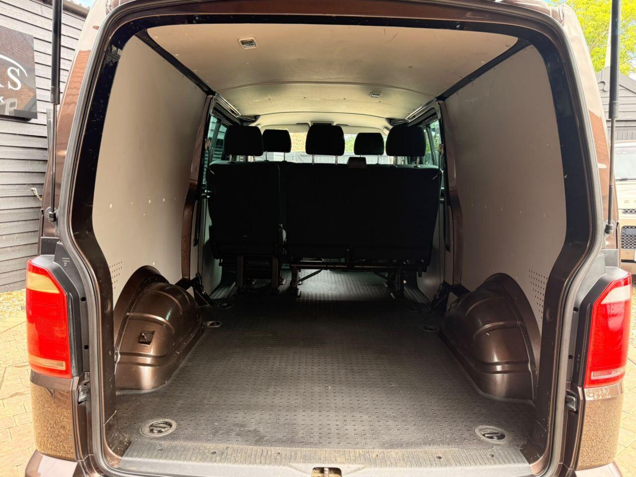 Volkswagen Transporter view 17