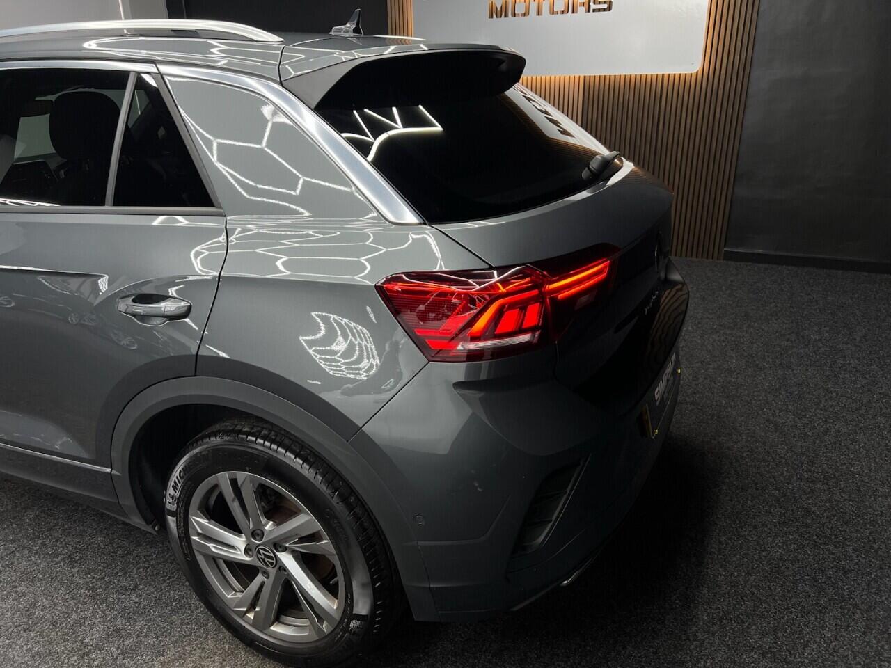 Volkswagen T-Roc view 8