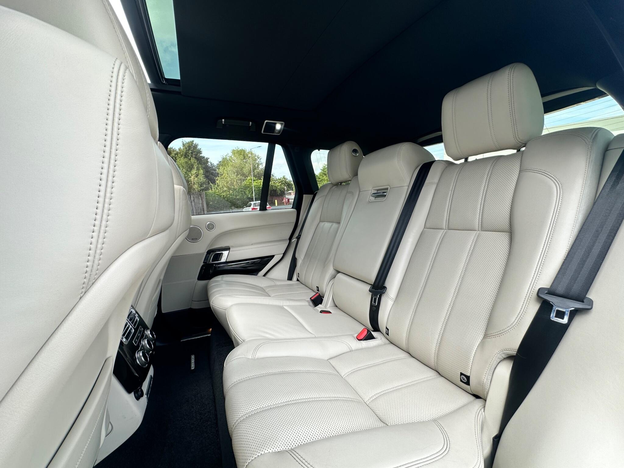 Land Rover Range Rover view 35