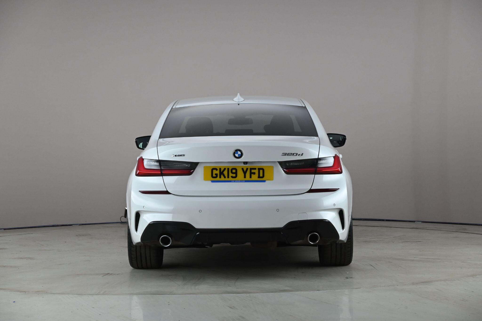 BMW 3 Series view 9