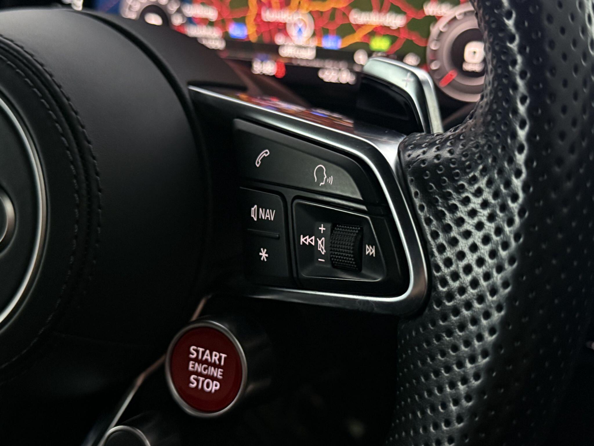 Audi R8 view 25