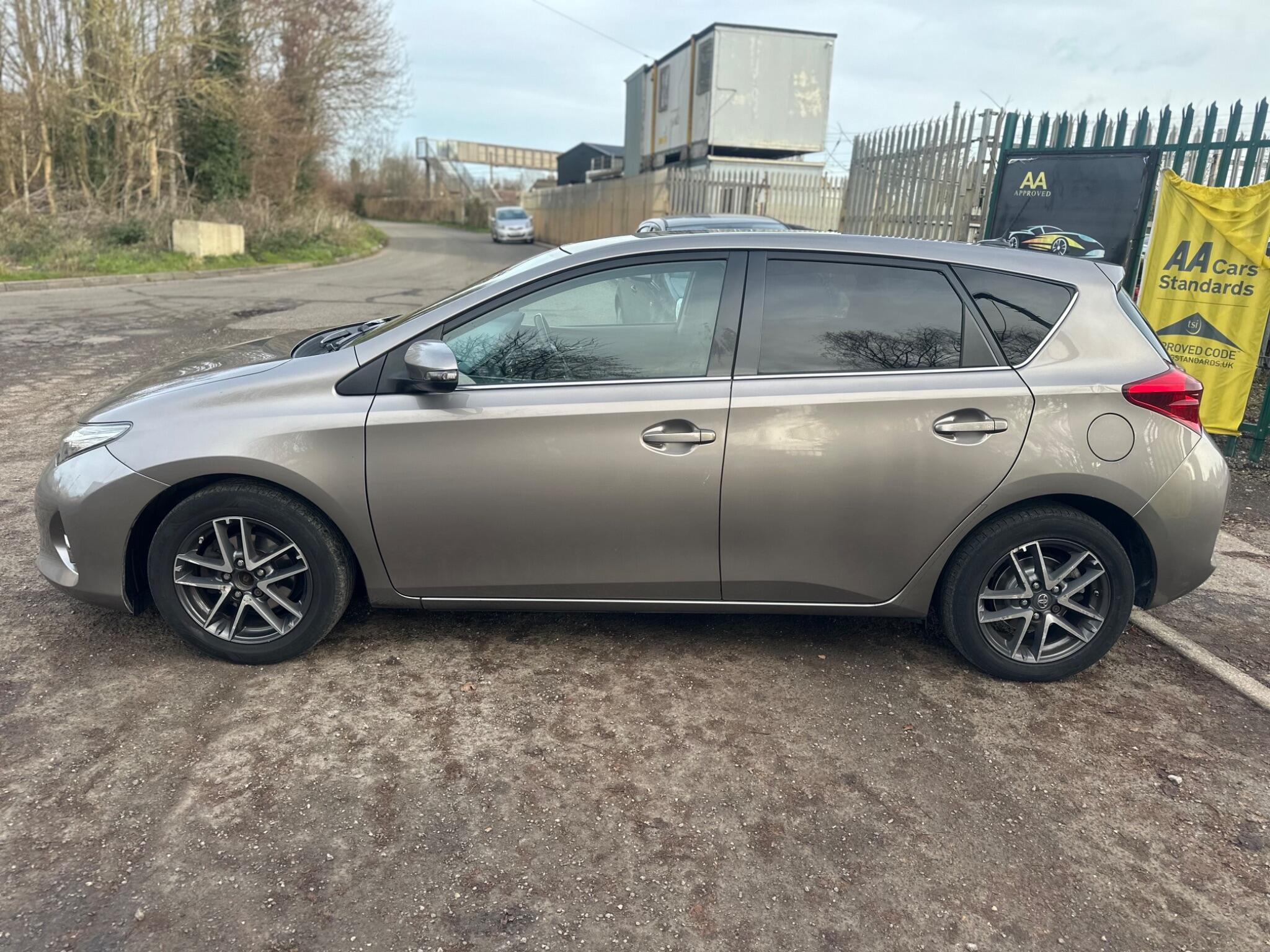 2014 Toyota Auris image 6
