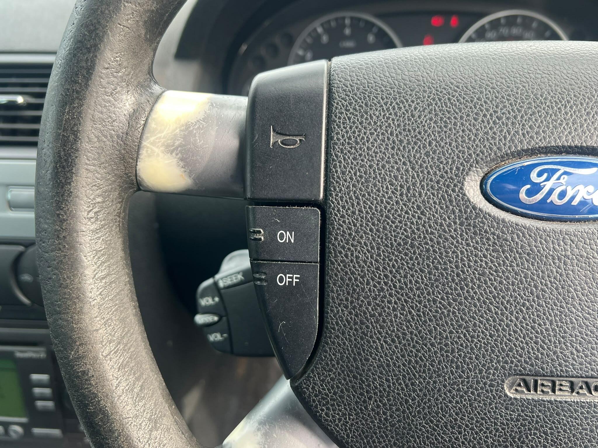 Ford Mondeo view 27