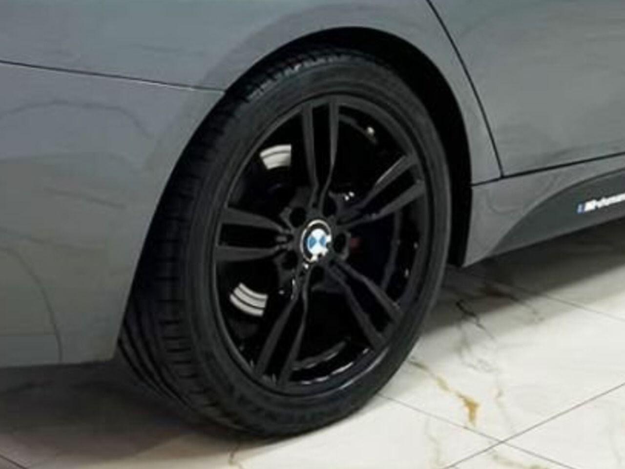 BMW 3 Series view 25