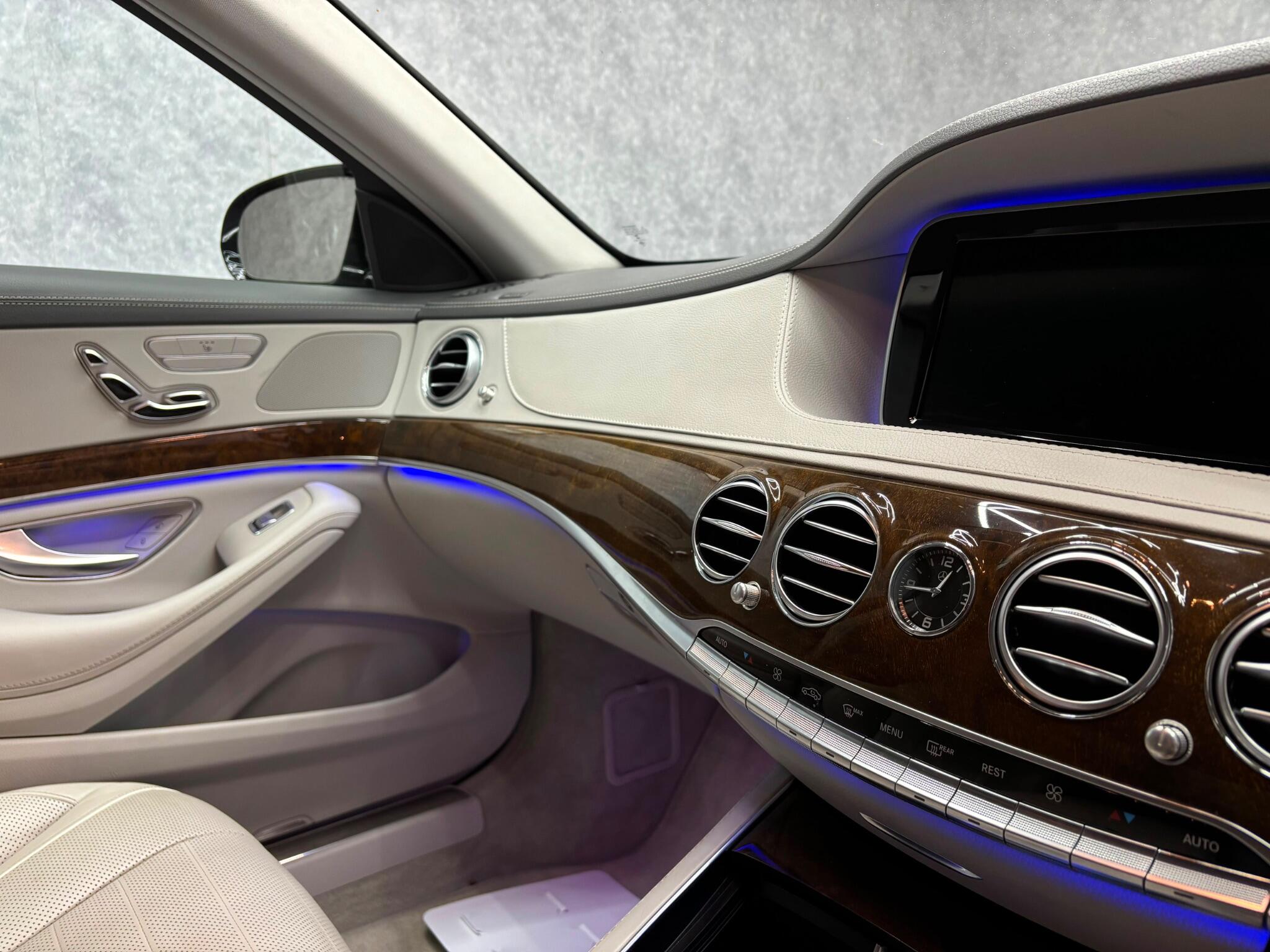 Mercedes-Benz S Class view 11
