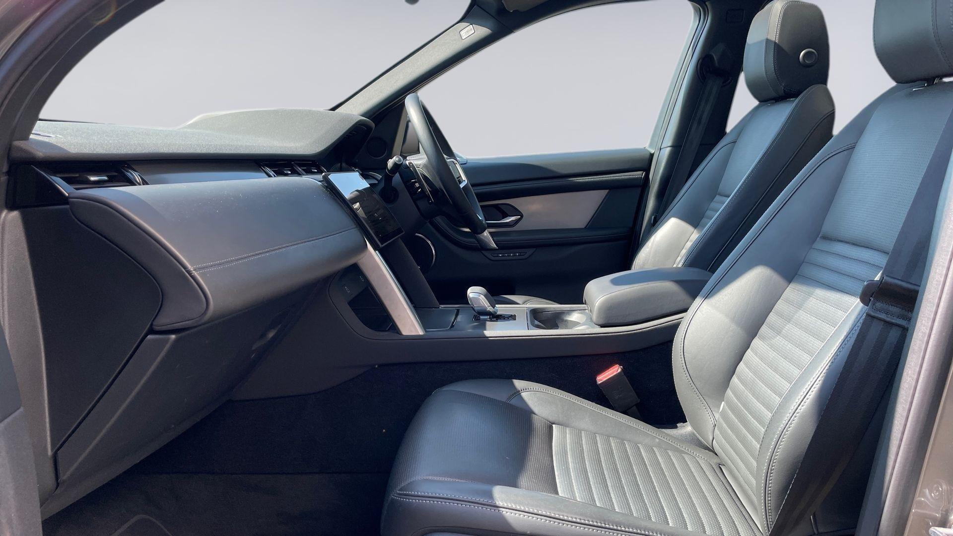 Land Rover Discovery Sport view 3
