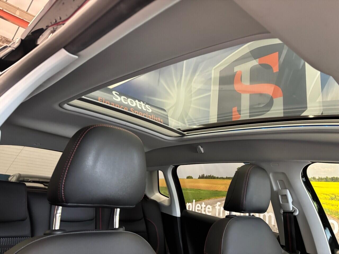 Peugeot 2008 view 14