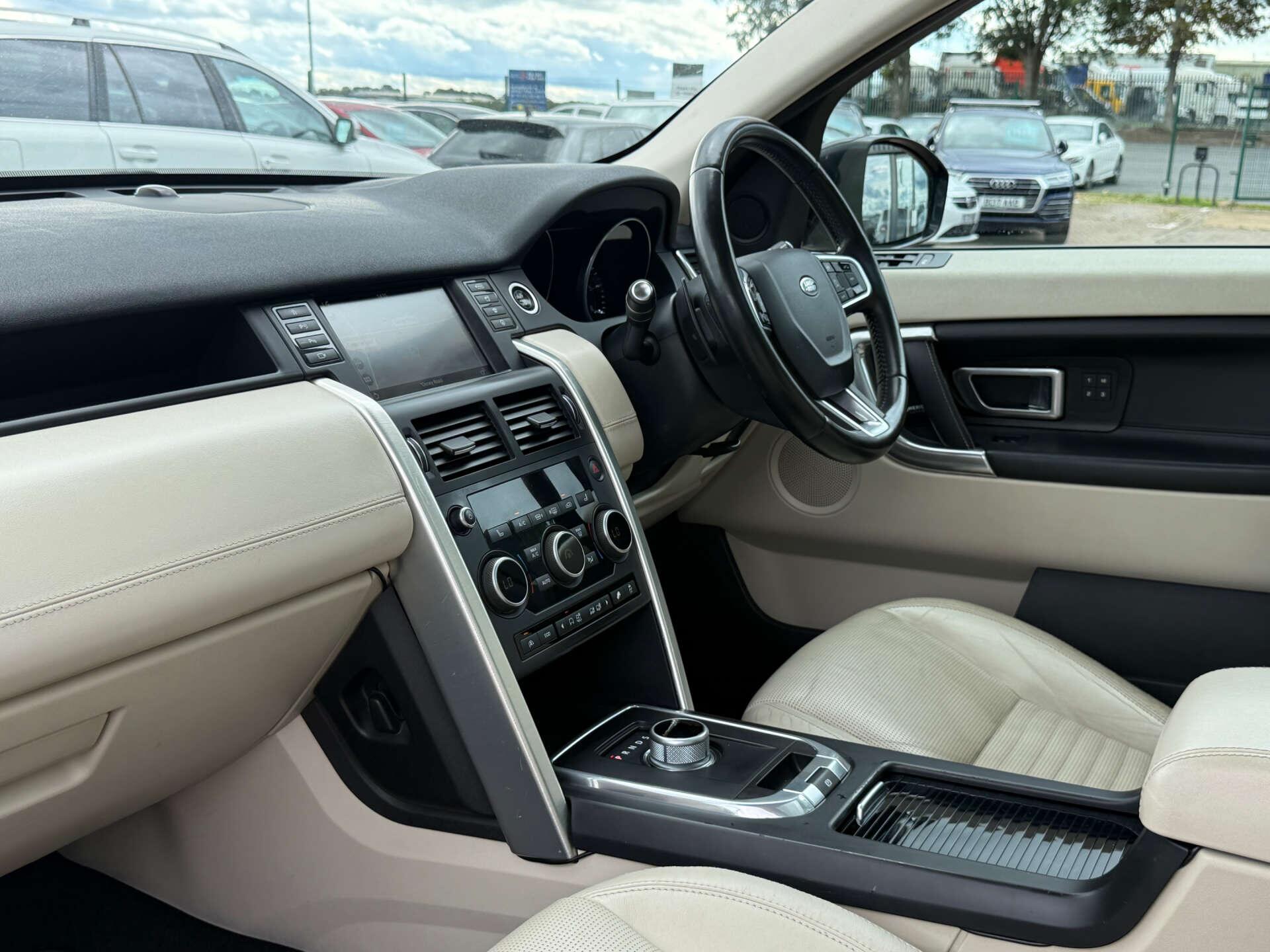Land Rover Discovery Sport view 84