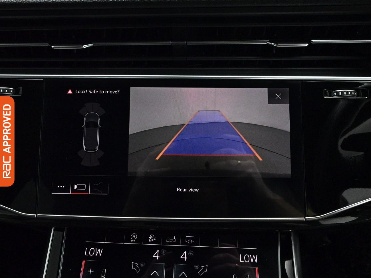 Audi Q7 view 18