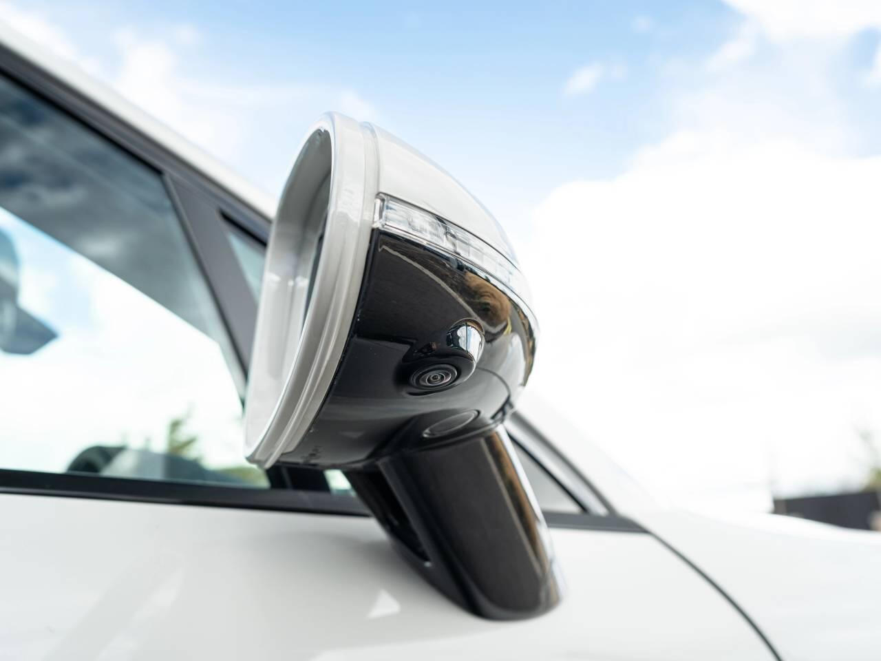 Porsche Macan view 16