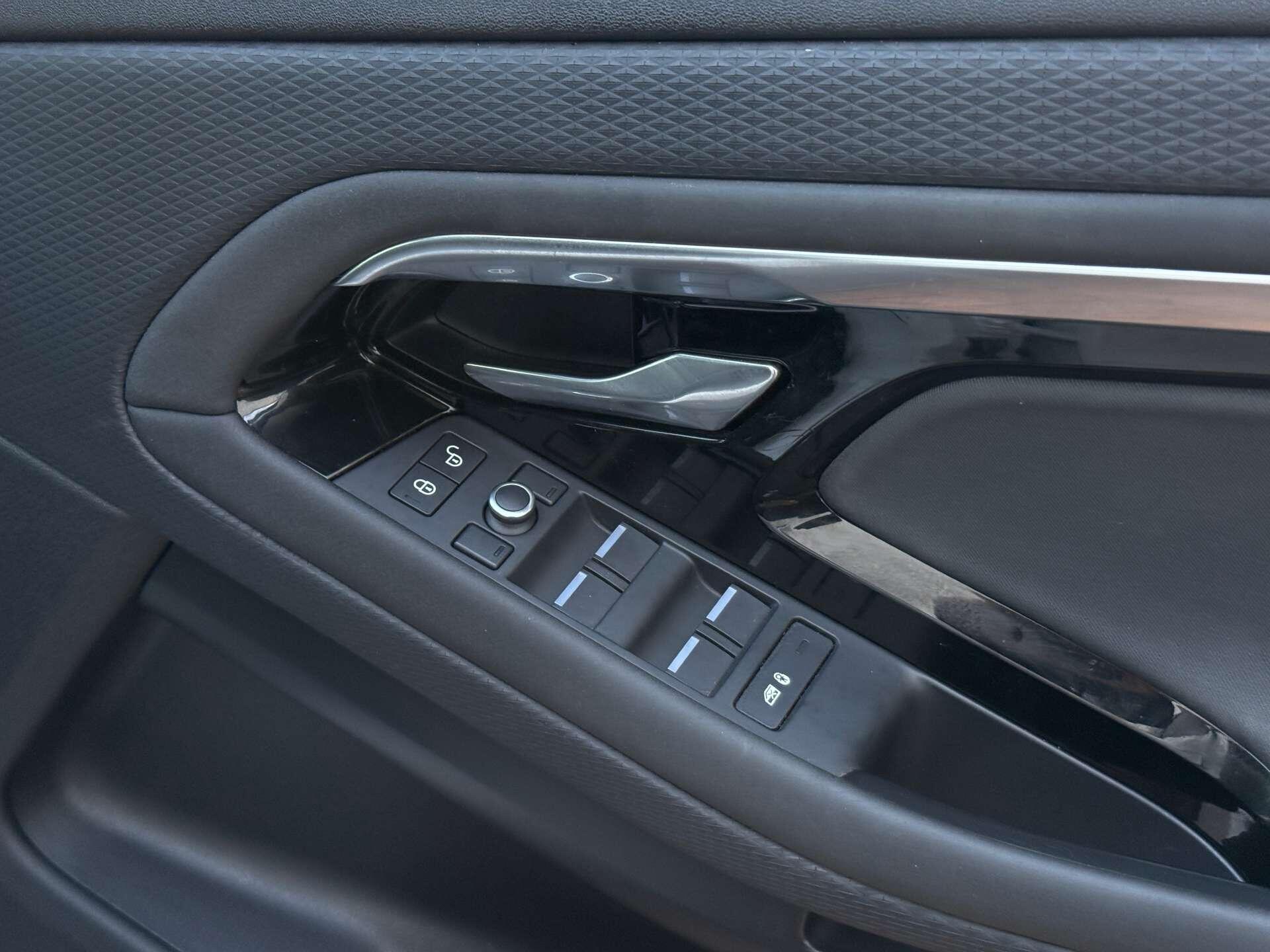 Land Rover Range Rover Evoque view 17