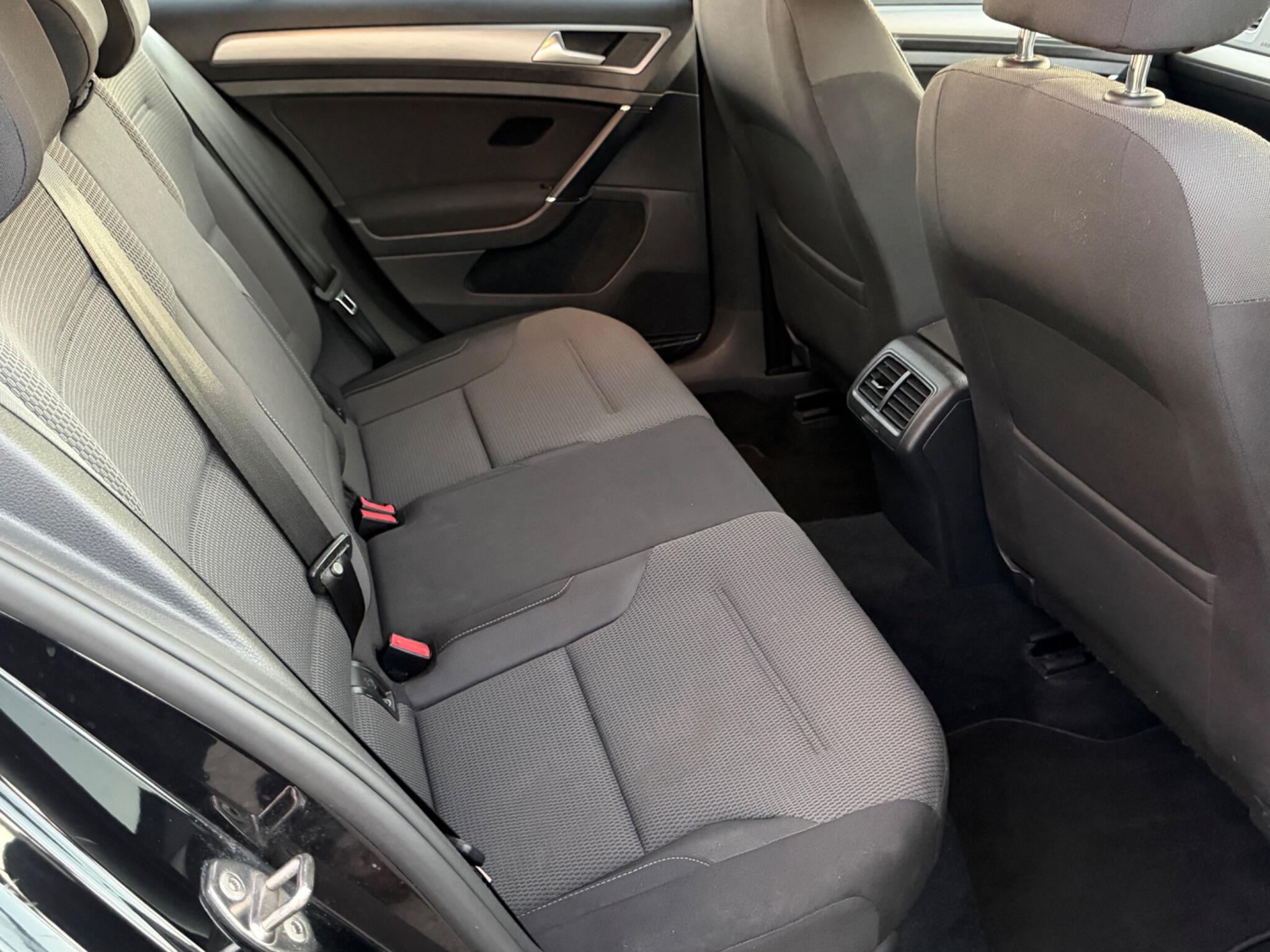 Volkswagen Golf view 20
