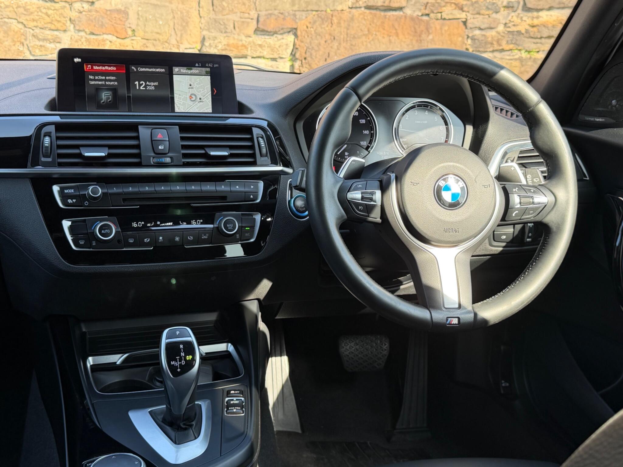 BMW 1 Series view 24