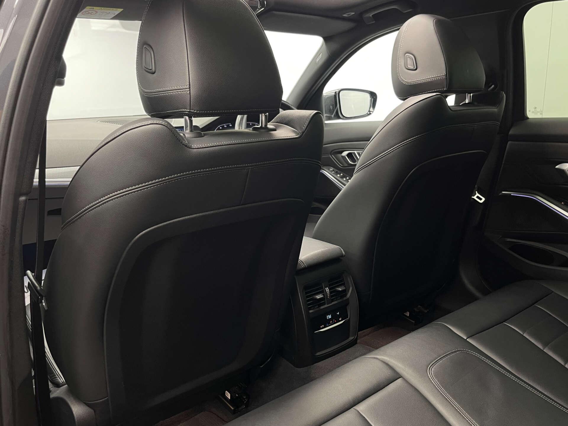 BMW 3 Series view 29
